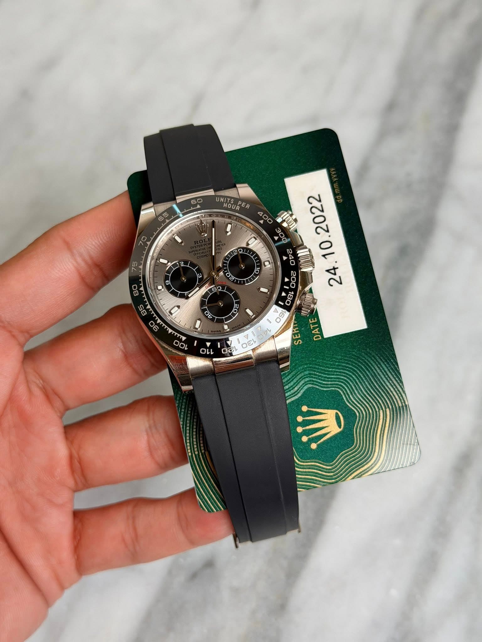 May be an image of wrist watch and text that says 'HOUR ا 9 d 0 O WN O S SERT DATE - OOL 00 יפל Aα οιι E'