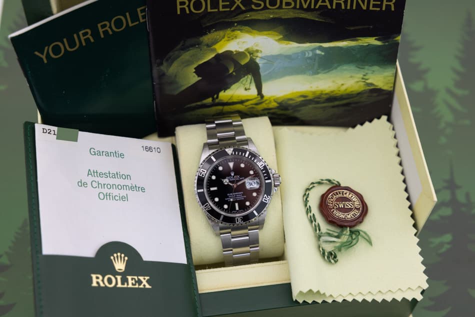 May be an image of wrist watch and text that says 'D21 16610 Garantie Attestation de Chronomètre Officiel 50 10 스 0 30 20 I D0 SANEIE (SWISS TINON MEIZ ROLEX'