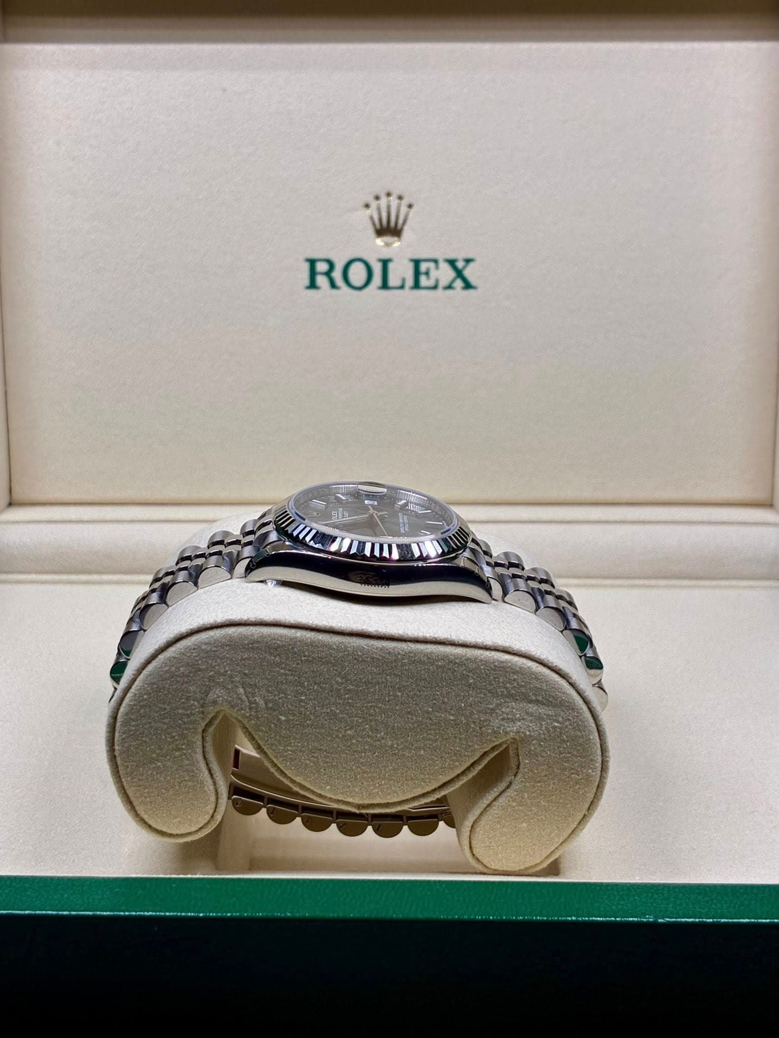 May be an image of wrist watch and text that says 'ROLEX IIIN'