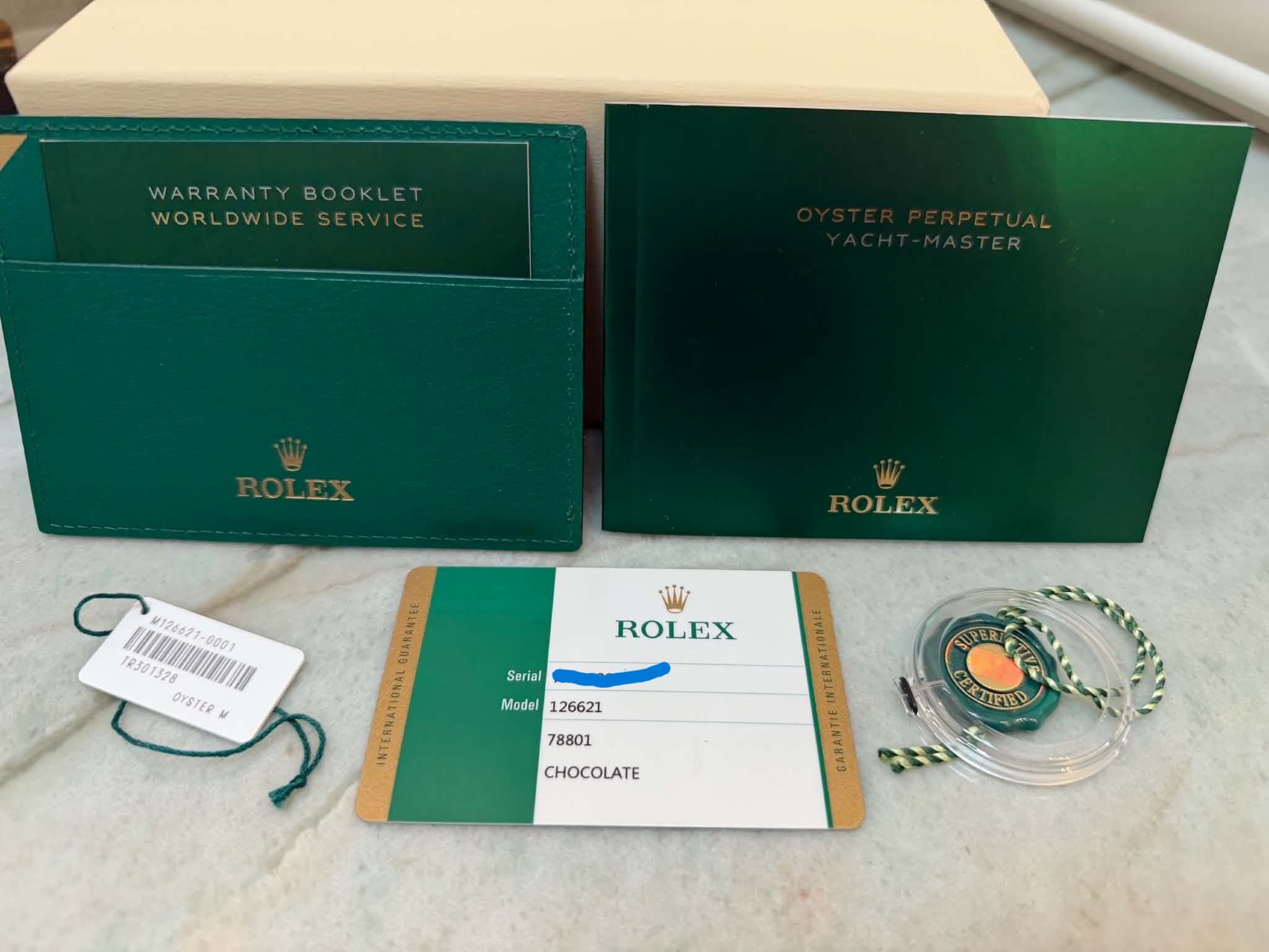 May be an image of text that says 'WARRANTY WARRANTYBOOKLET BOOKLET WORL WORLDWID WORLDWIDESERVICE DWIDE SERVICE ROLEX 肌目 M126621 0001 1R301328 OYSTER M V Serial ROLEX GUARANTEE…