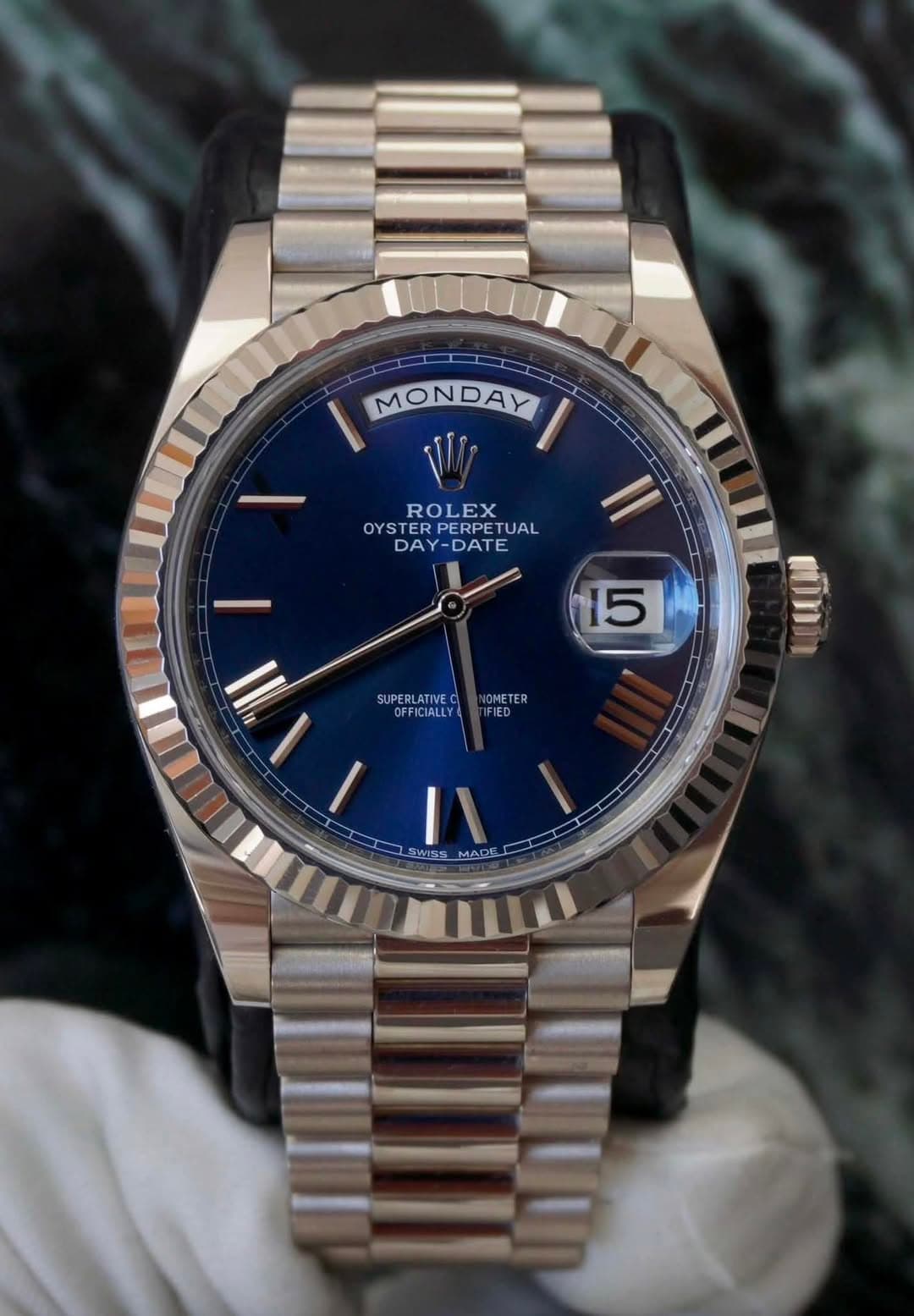 May be an image of wrist watch and text that says 'السسلم MONDAY ROLEX OYSTERPERPETUAL TUAL OYSTER OYS DAY-DATE DAY II EII UI 15 5 สิท SUPERLATIVE OFFICIALLY ONETER IFIED FIED I…