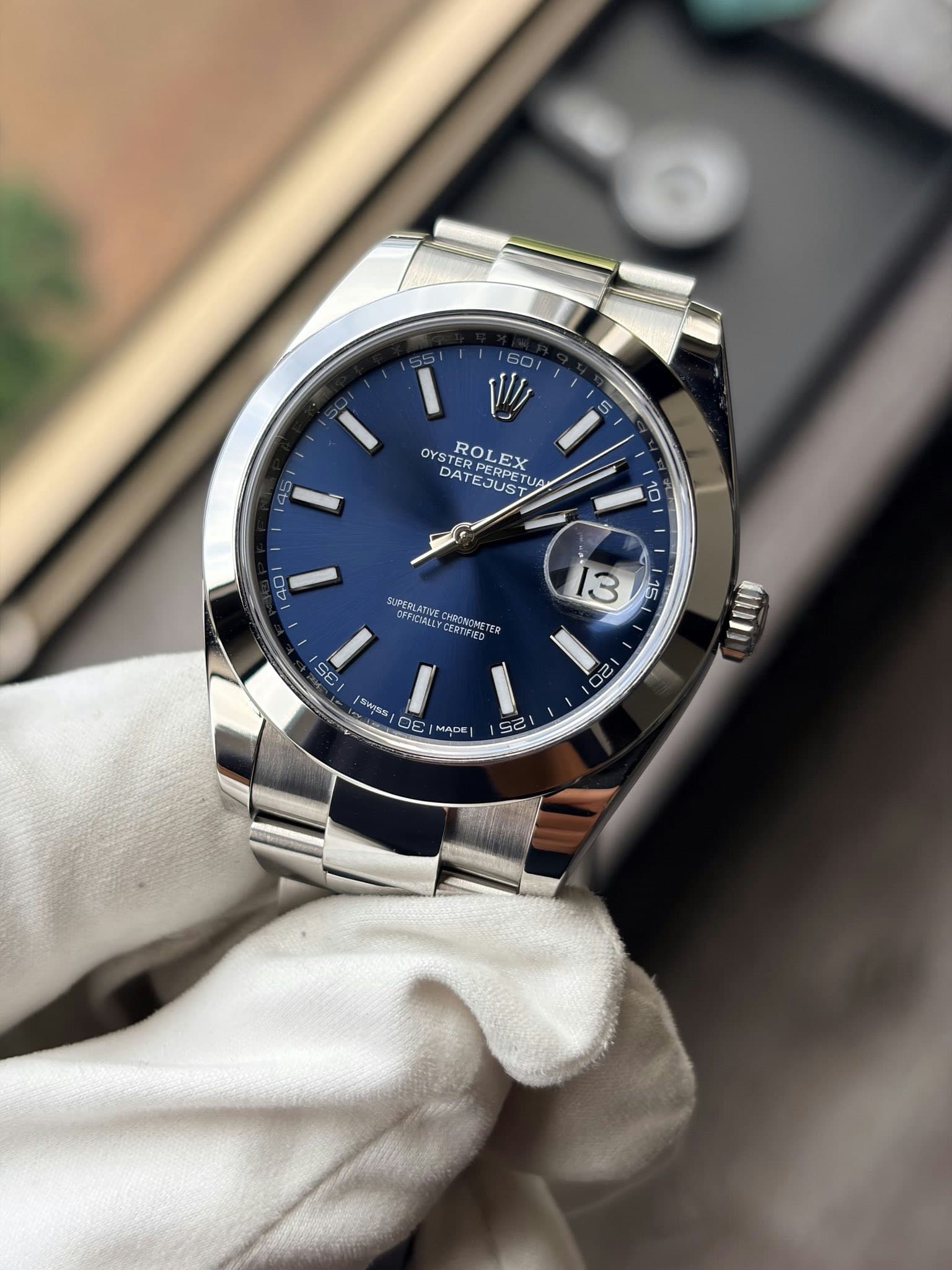 May be an image of wrist watch and text that says '5 60| ש OYSTER OYST ROLEX DAT DATEJUS PERPE JUS TUA SUPERLATIVE OFFICIALLY SUPERLATIVECSONIN YCERTIFIED CHRONORETE ជ 13 15 2 S…