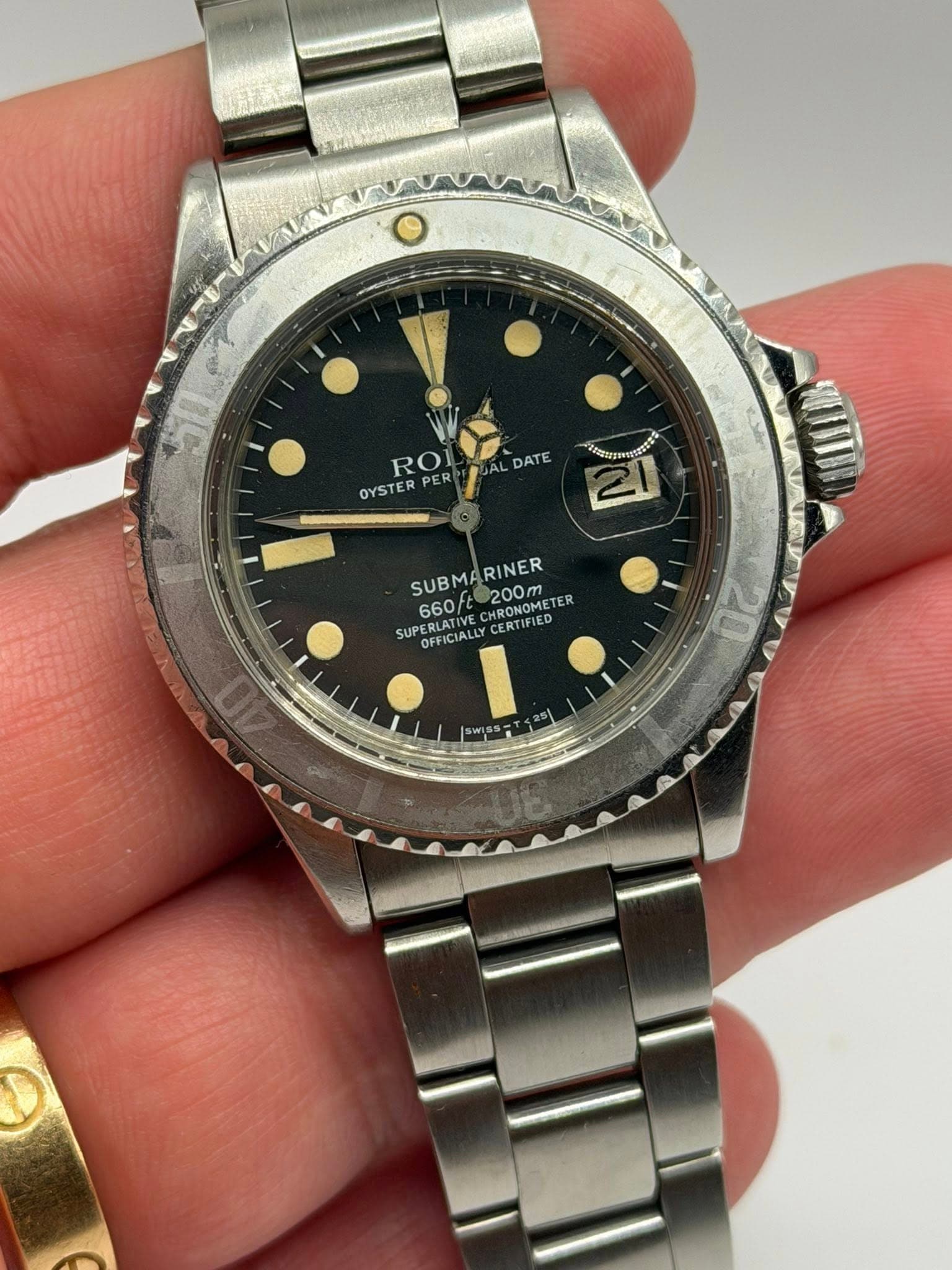 May be an image of wrist watch and text that says 'Ο RO 1 DATE OYSTER PER PE JES ተተ SUBMA SUBMARINER 200m ARINER RI 660t 200m HRONOMETER ER SU SUPERLATIV UPERLATI…