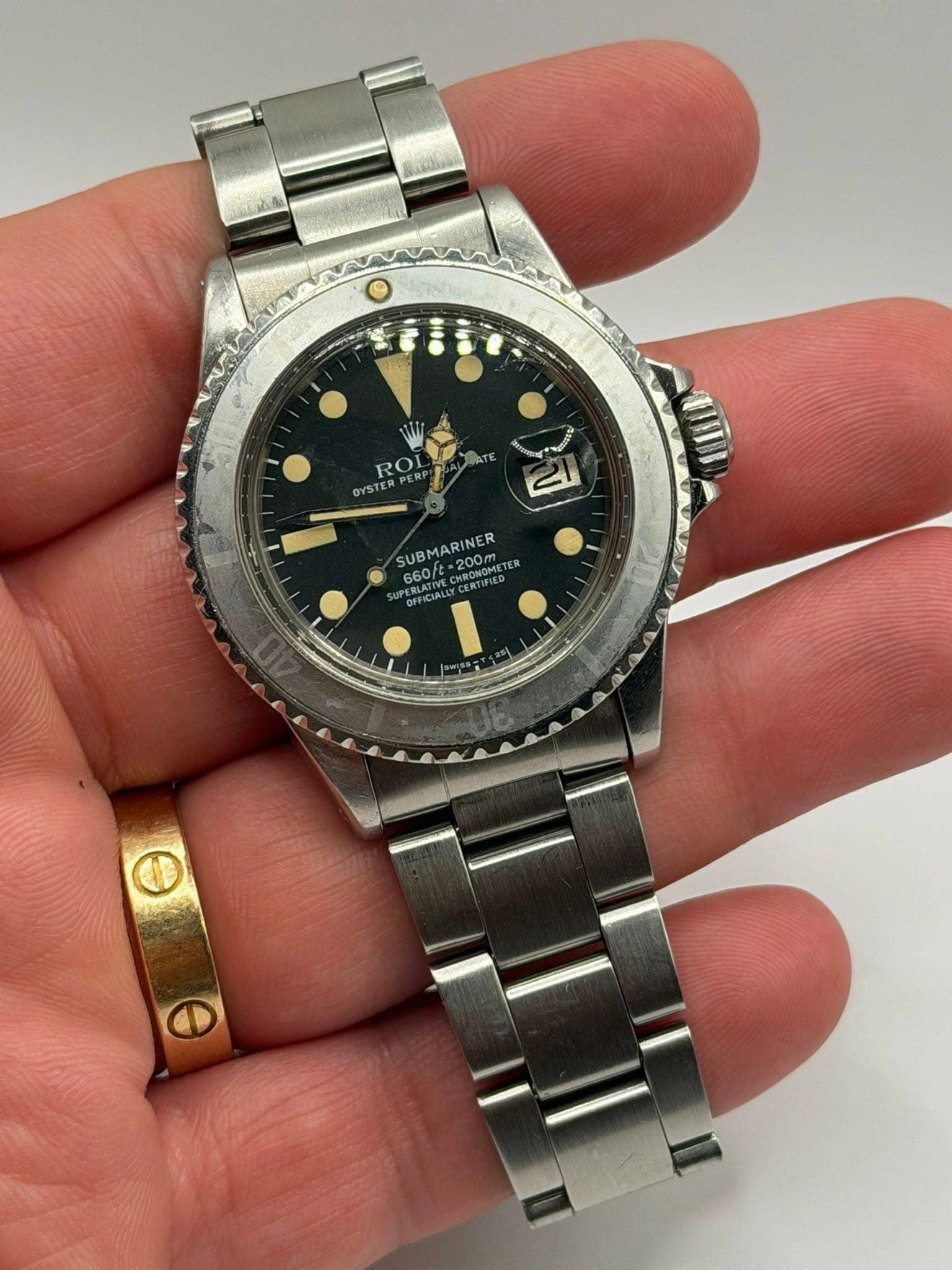 May be an image of wrist watch and text that says 'RO OYSTE OYSTERT SUBMARINER NER O'