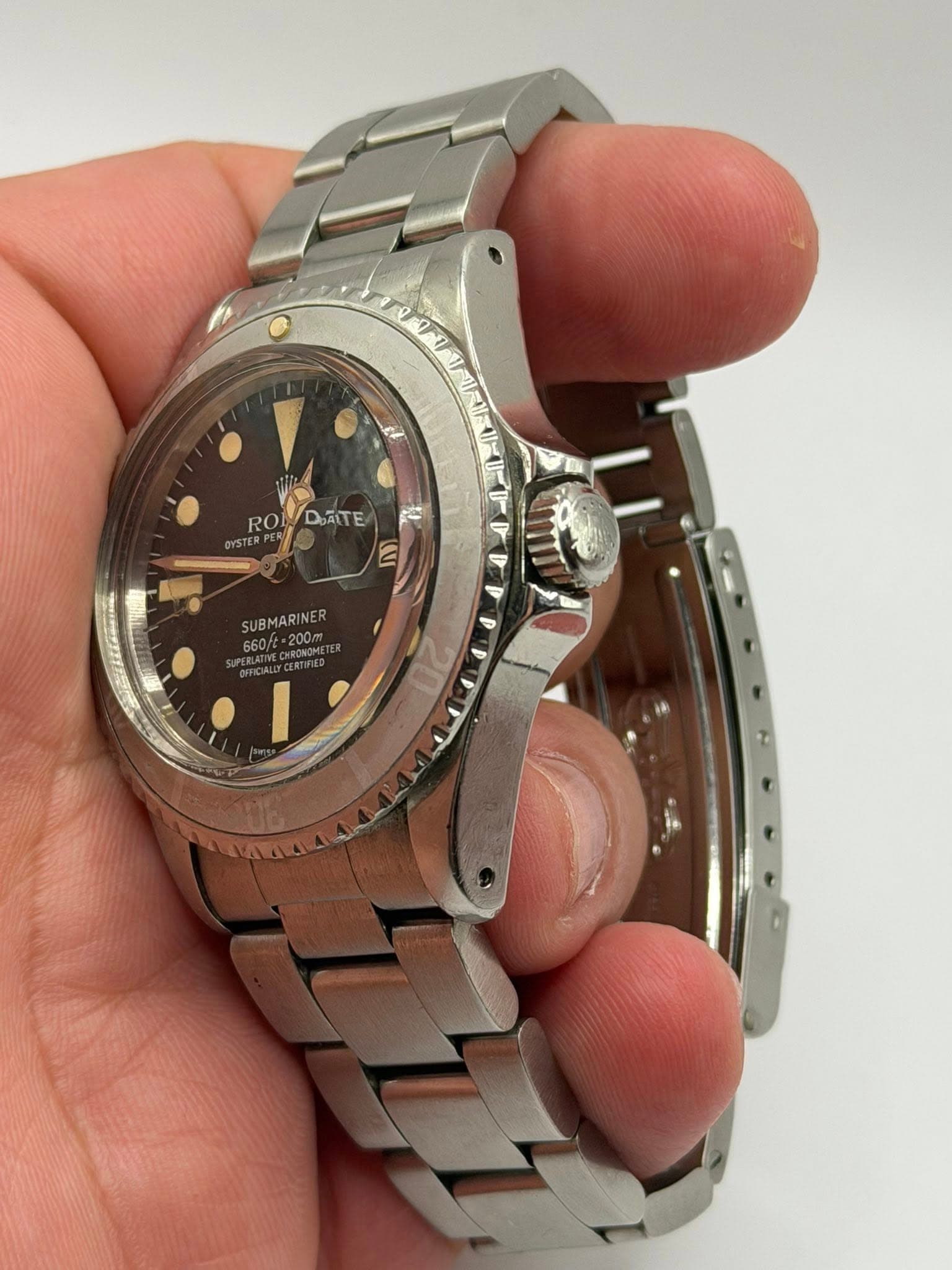 May be an image of wrist watch and text that says 'RO OMDTE DATE E 4 SUBMARINE 20 I'