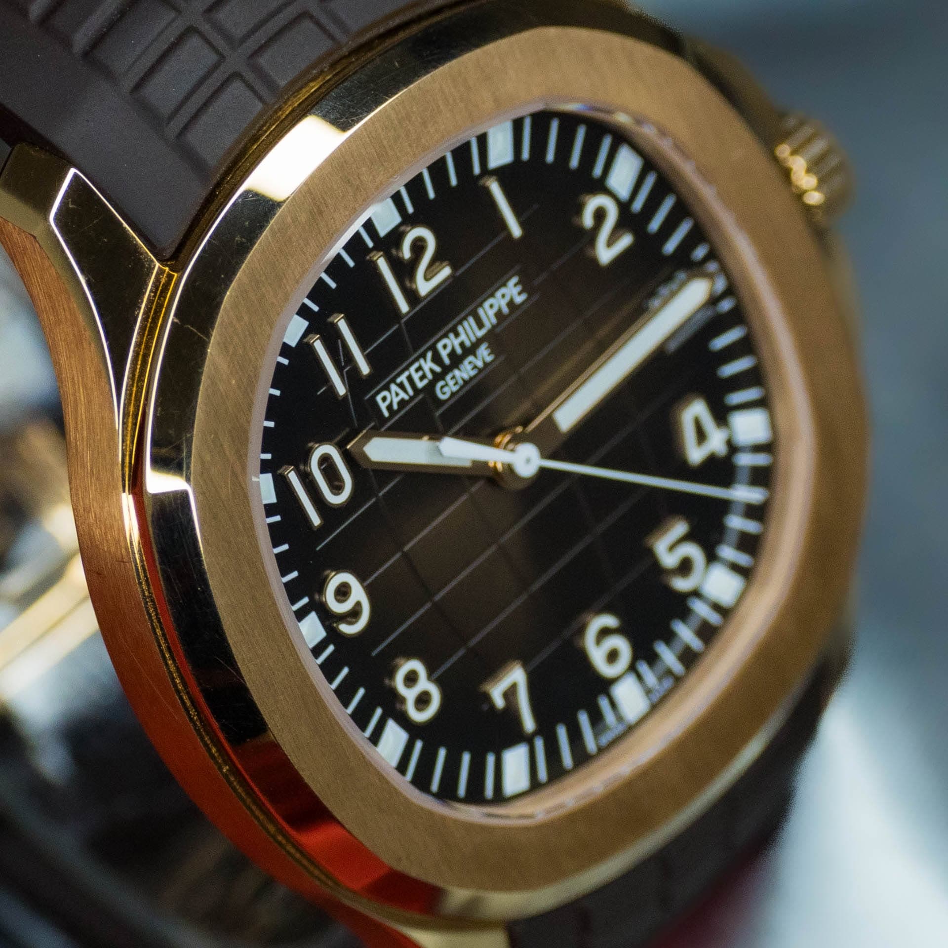 May be an image of wrist watch and text that says '1/12 I/ 12 PATEKPHILIPPE PHILIPPE 2 PATEK GENEVE 10 9 ထ'