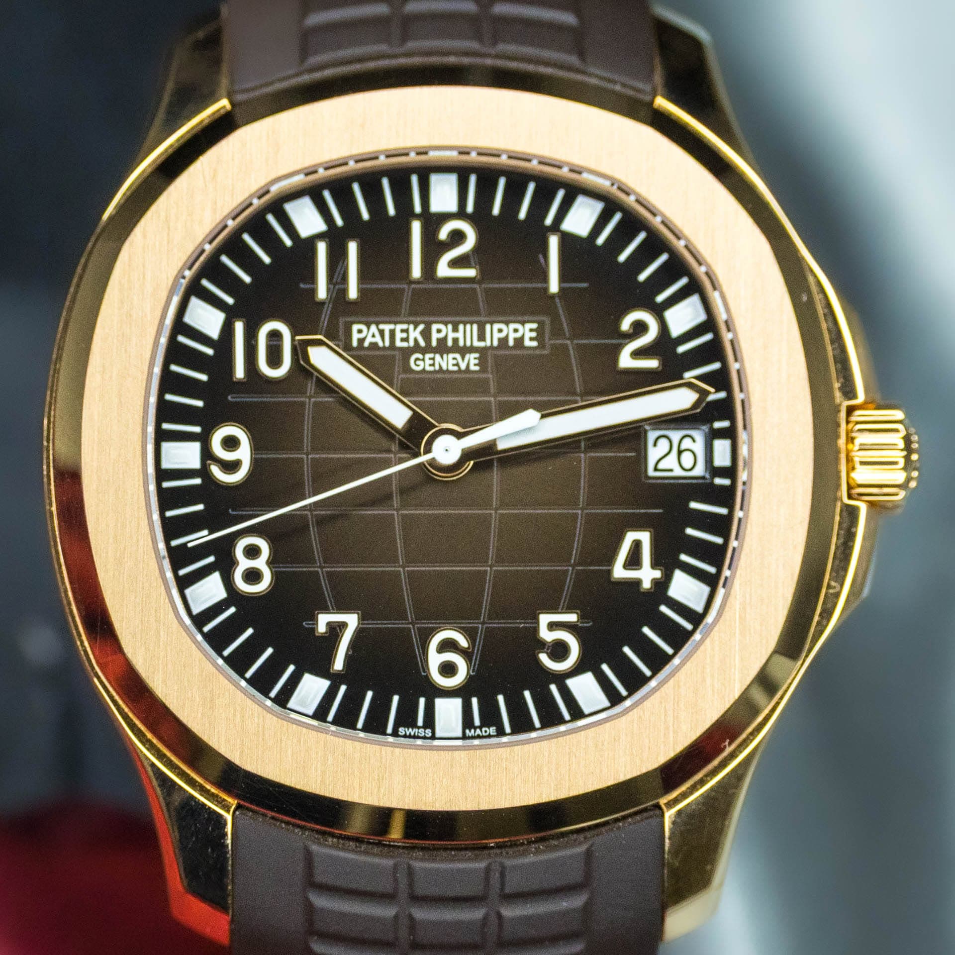 May be an image of wrist watch and text that says '12 Il I I0 PATEKPHILIPPE PATEK PHILIPPE GENEVE 2 9 26 0 II WISS MADE ΑΘ'