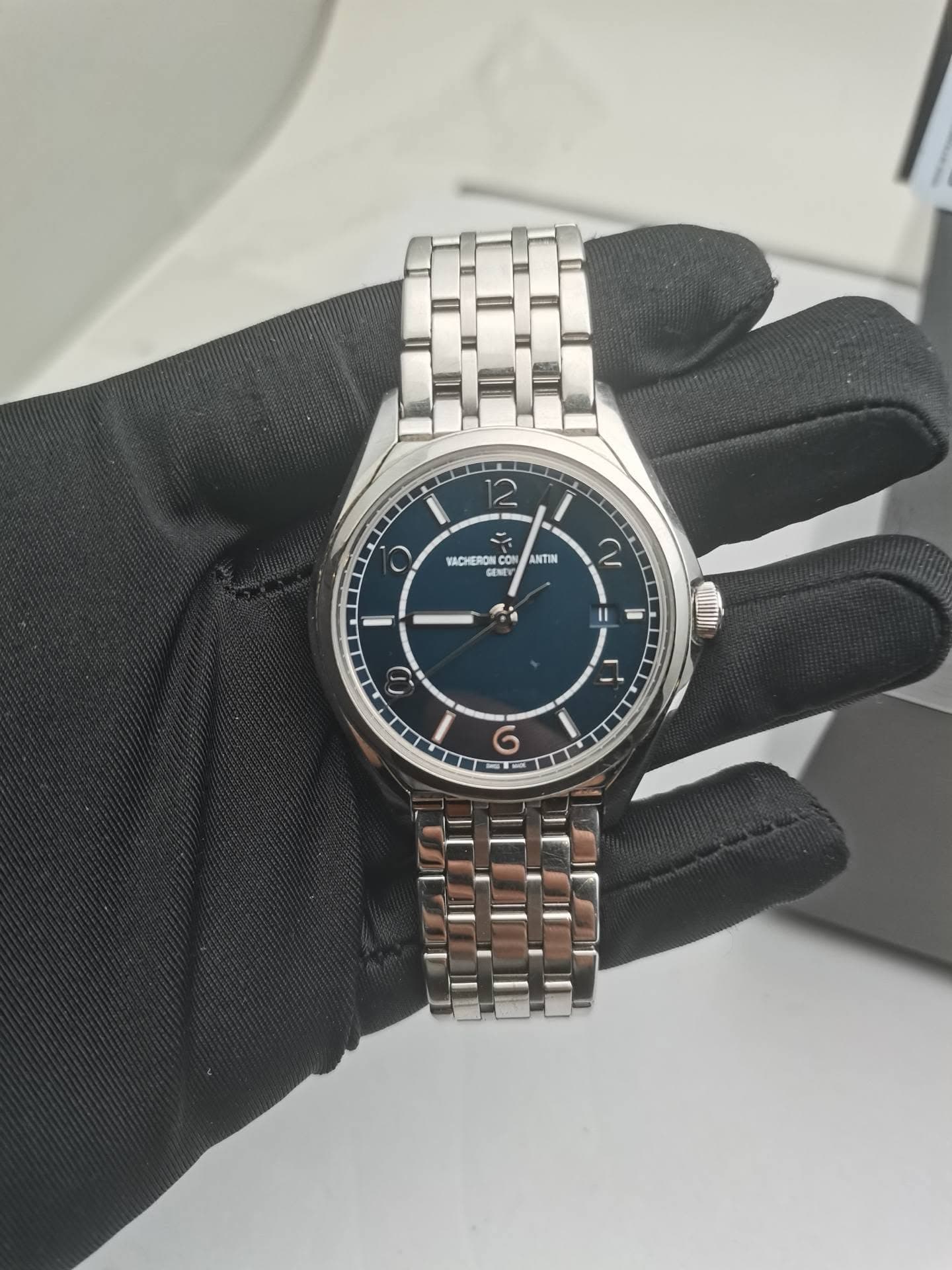May be an image of wrist watch and text that says '2 - = o MAC VACHERONG CON SEMEYO ANTIN ANTIN Ν 6'