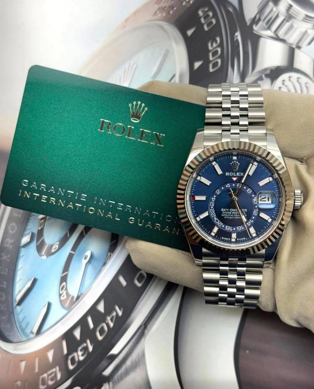 May be an image of wrist watch and text that says '300 اأأل ROLI GARANTIE ROLEX EX ROL 2 8 B בו' ل 21 UU < - -DWE DW OP Oe 8い aim ትጥርያ HT I ODL OE DEL'