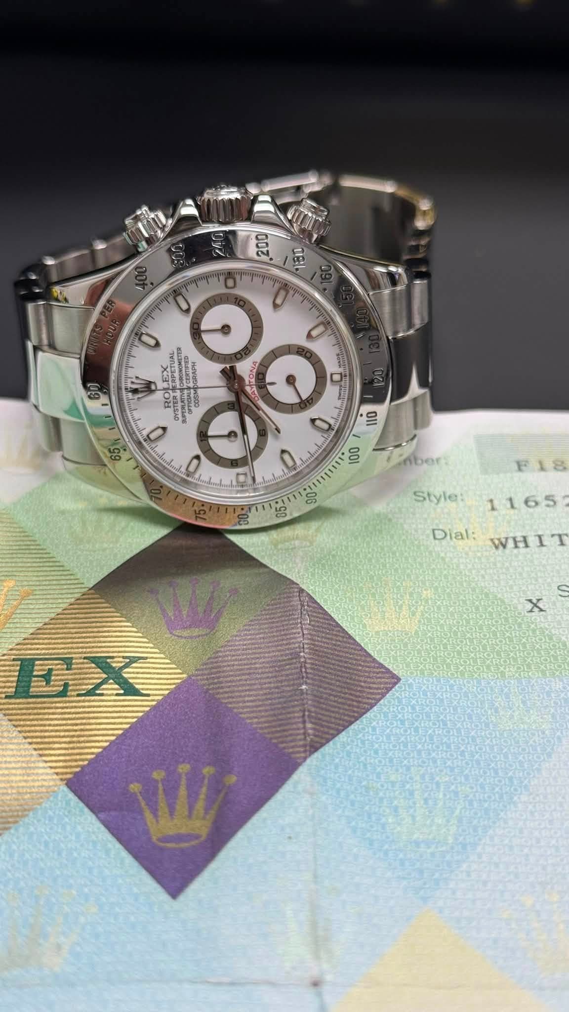 May be an image of wrist watch and text that says '200 به 180 0 0 ၁ RPETUAL CERTVED EL SUPERATN SPTON © O ٥ 00 06 ber: 85: F18 Style: 1165 Dial: WHIT x DX W'