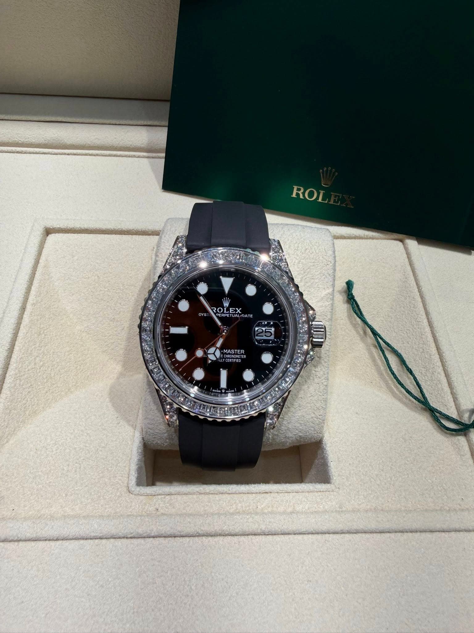 May be an image of wrist watch and text that says 'ROL ROI ROLEX OLE II መ'