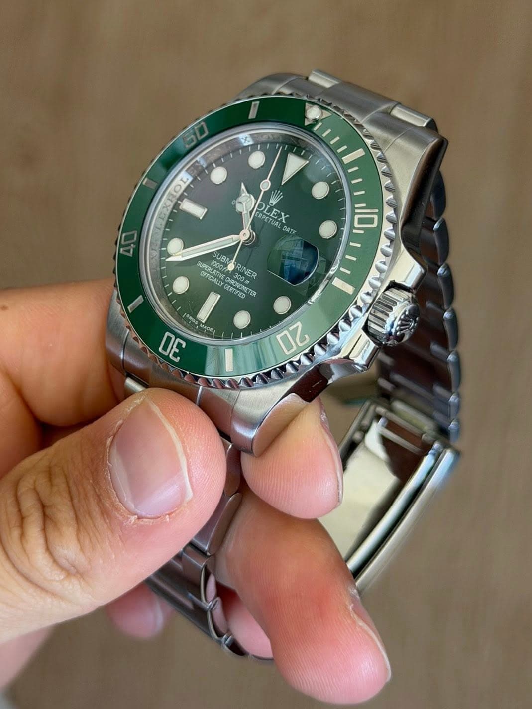 May be an image of wrist watch and text that says '50 L Mli n1 ERPETUA εήετ OLEY ERPETUAL DATE 10 SUPERLATVE SUPERU CEDALOVE coom 1000f SUBM OR INER OFFICIALLY NC HRONOMETE 00時…