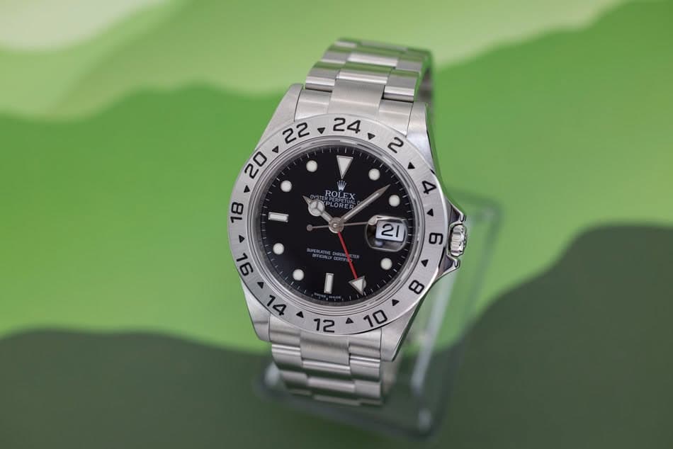 May be an image of wrist watch and text that says ' ROLEX LOREA ER 18 4 ک 1L 8 1 2L'