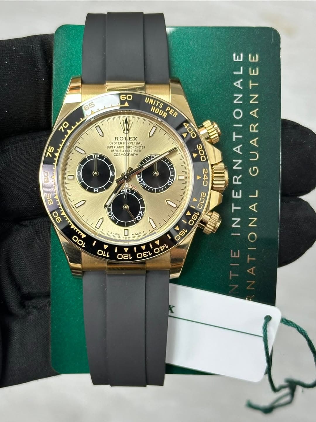 May be an image of wrist watch and text that says '60 65 70 ROLEX LEX RO OYSTERP OYSTERPERPETUAL RPETUAL 75 COSMOTRAPH ( 0 G 6 ONA ዋሌ A ARANTEE UNITS HOUR PER 0 13 000 (١) O OL…