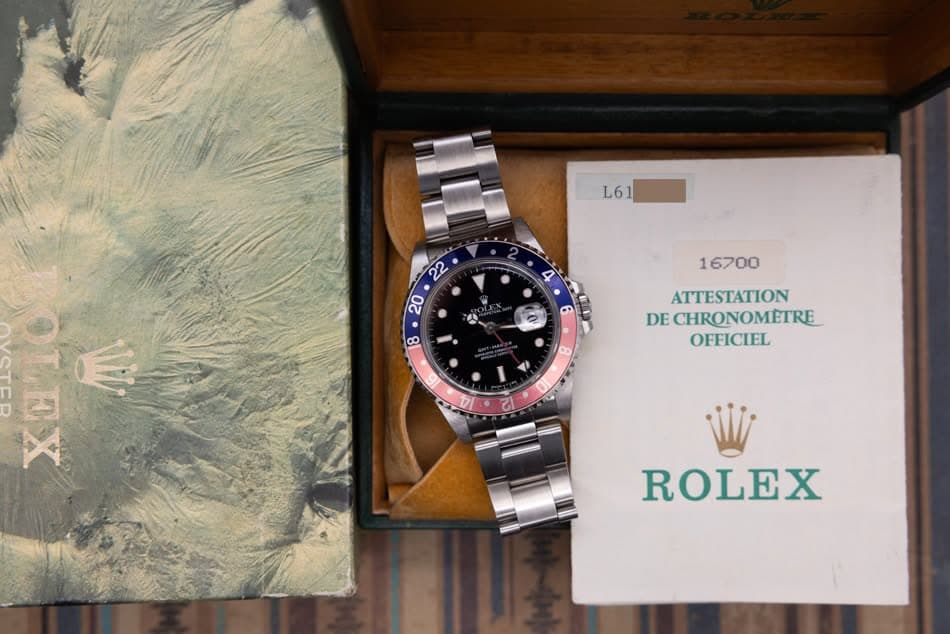 May be an image of wrist watch and text that says 'L61 ATTESTATION DE CHRONOMETRE OFFICIEL 2 OLEX ROLEX'