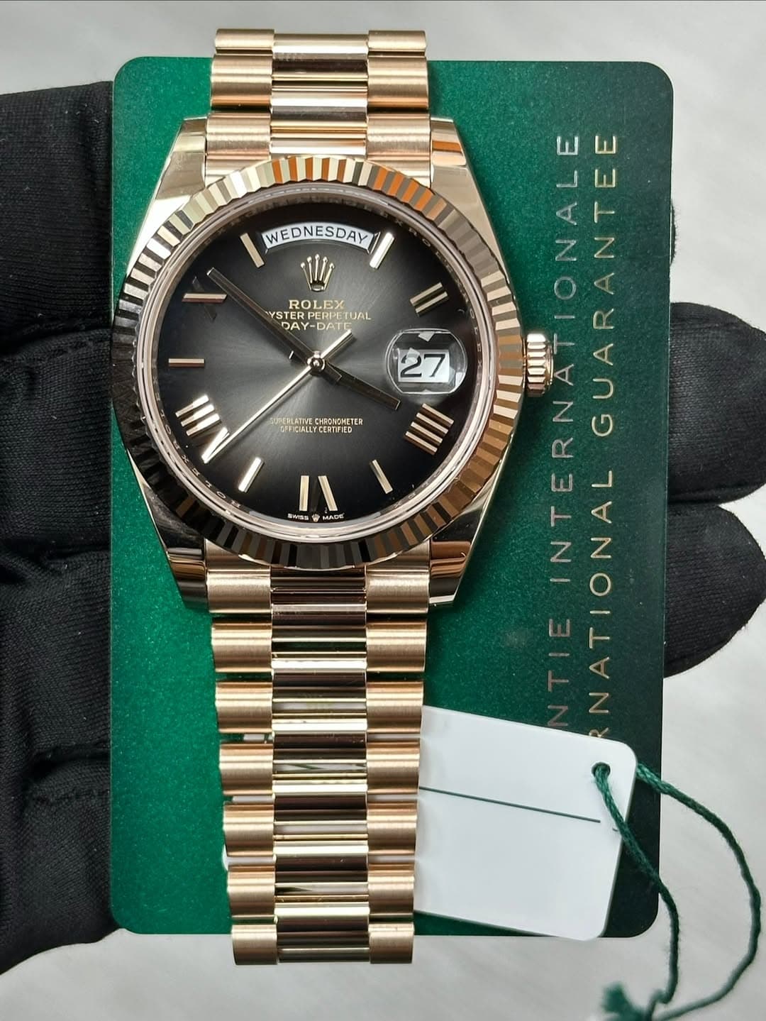 May be an image of wrist watch and text that says 'WEDNESDAY ROLEX YSTER PERPETUAL PERPET ETUAL DAY DAY-DAI . PLATIVE CHRONOMETE FFIDALLYC ALLY LLYCERTIFED N IONALE W 27 co IIII…