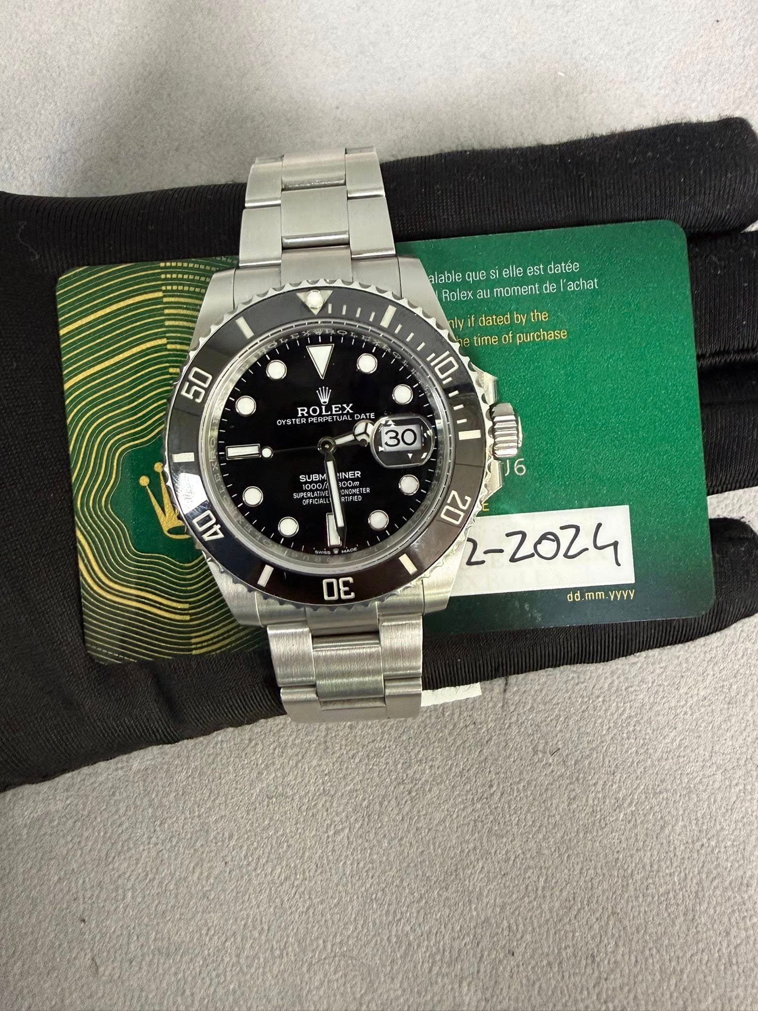 May be an image of wrist watch and text that says 'alable Rolexaumoment.del'achat que elablequesiellestdatée 0S ell elle ee est datée Role xa noment del achat 50 ROLEX • 30 SUBM…
