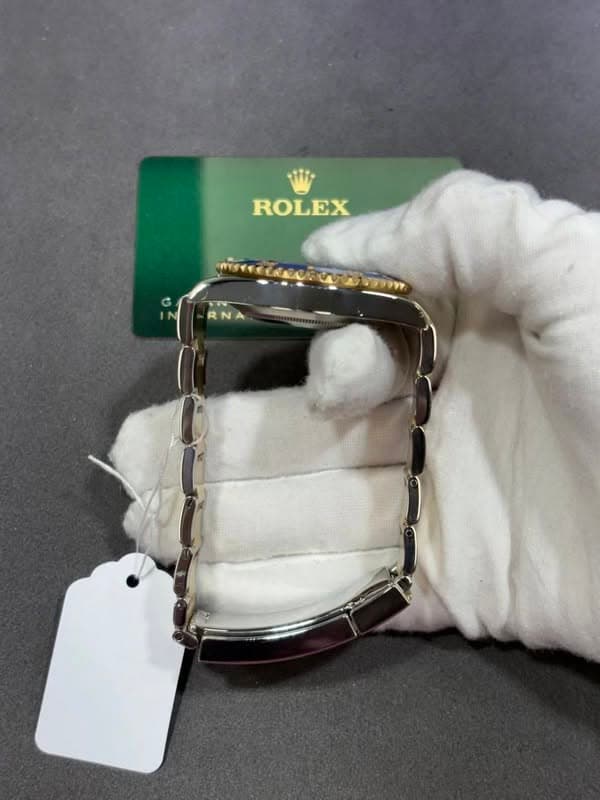 May be an image of wrist watch and text that says 'ROLEX RNA'