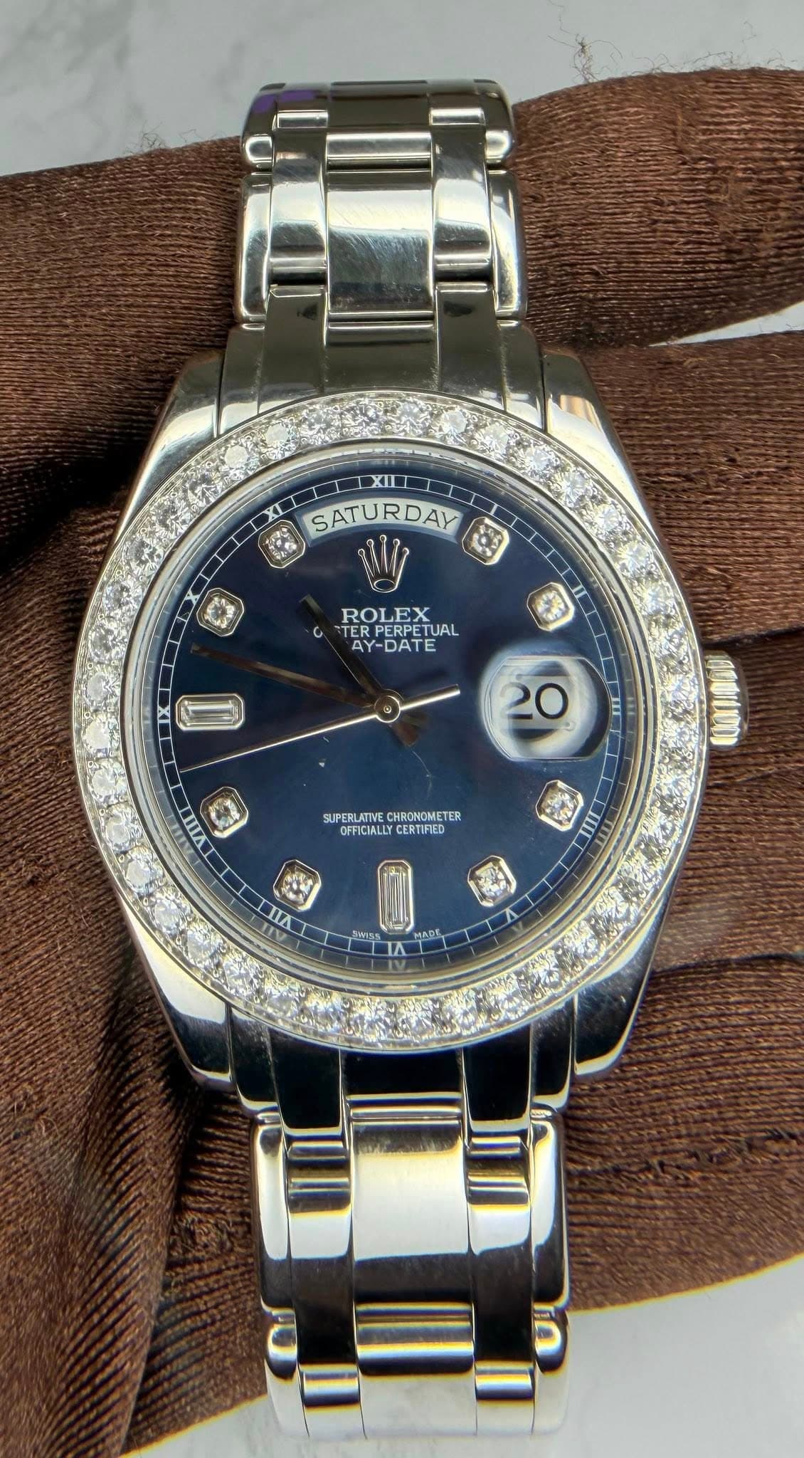 May be an image of wrist watch and text that says 'XII XL SATURDAY W ROLEX TER TERPERPE AY PERPETUAL ROLEXAL TUAL AY-DATE -DAT E IL IX पहा 20 I VIII SUPERLATIVE SUPEBLATINECHRONOI…