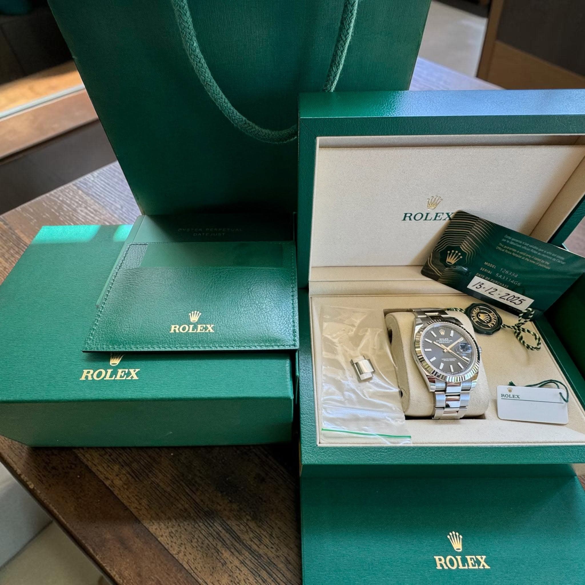 May be an image of wrist watch and text that says 'Mg ROLEX 車 ROLEX ROLEX A 点 መበጠመል um ZRIE BOLEX ROLEX'
