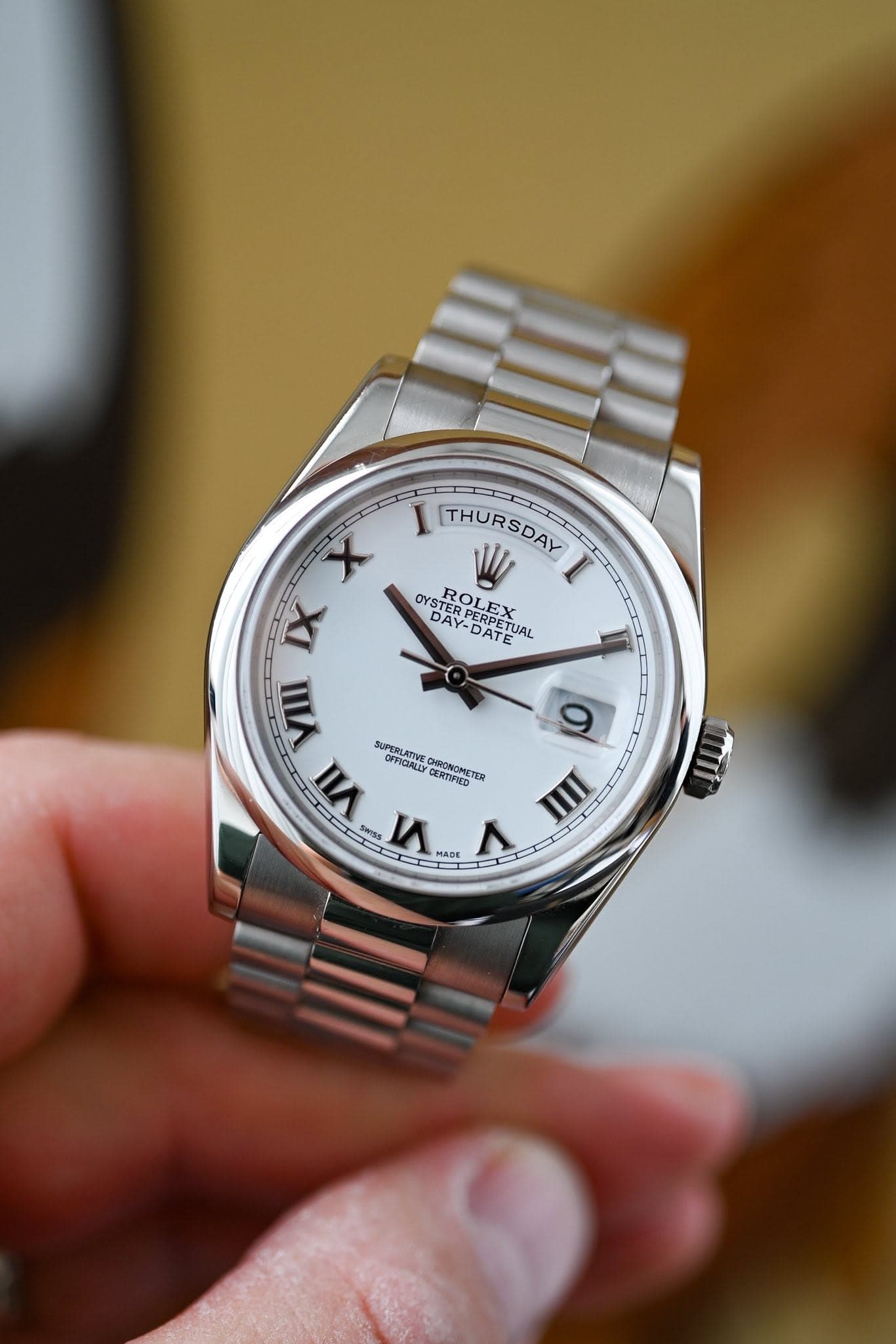 May be an image of wrist watch and text that says 'X THURSDAY W IX OYSTER OYSTBOLEX DYS YSTERPER ROLEX ERPERPETUA DAY-DATE PERPETUAL TUAL DAY- DATE yW VII SUPERLATIVE nt OFFICALD…