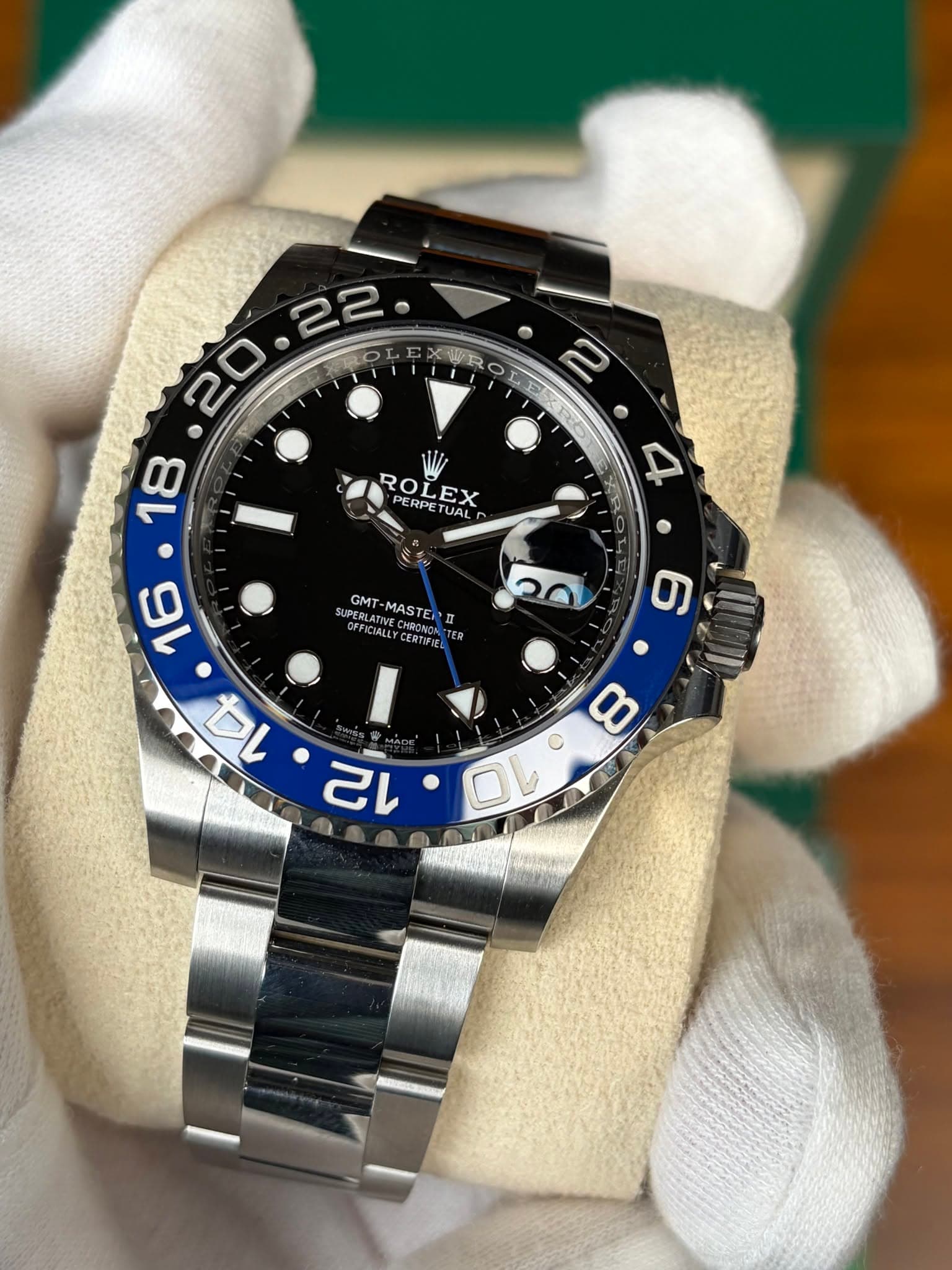 May be an image of wrist watch and text that says 'yE د O 2 2 18 ROL ROLEX EX PERPETUAL PCRPEEX UAL PERPE 4 GMT MASTE GMT-MASTERI MRONON II SUPERLATI YFICIALL CHOSNNL CERTIFIE…