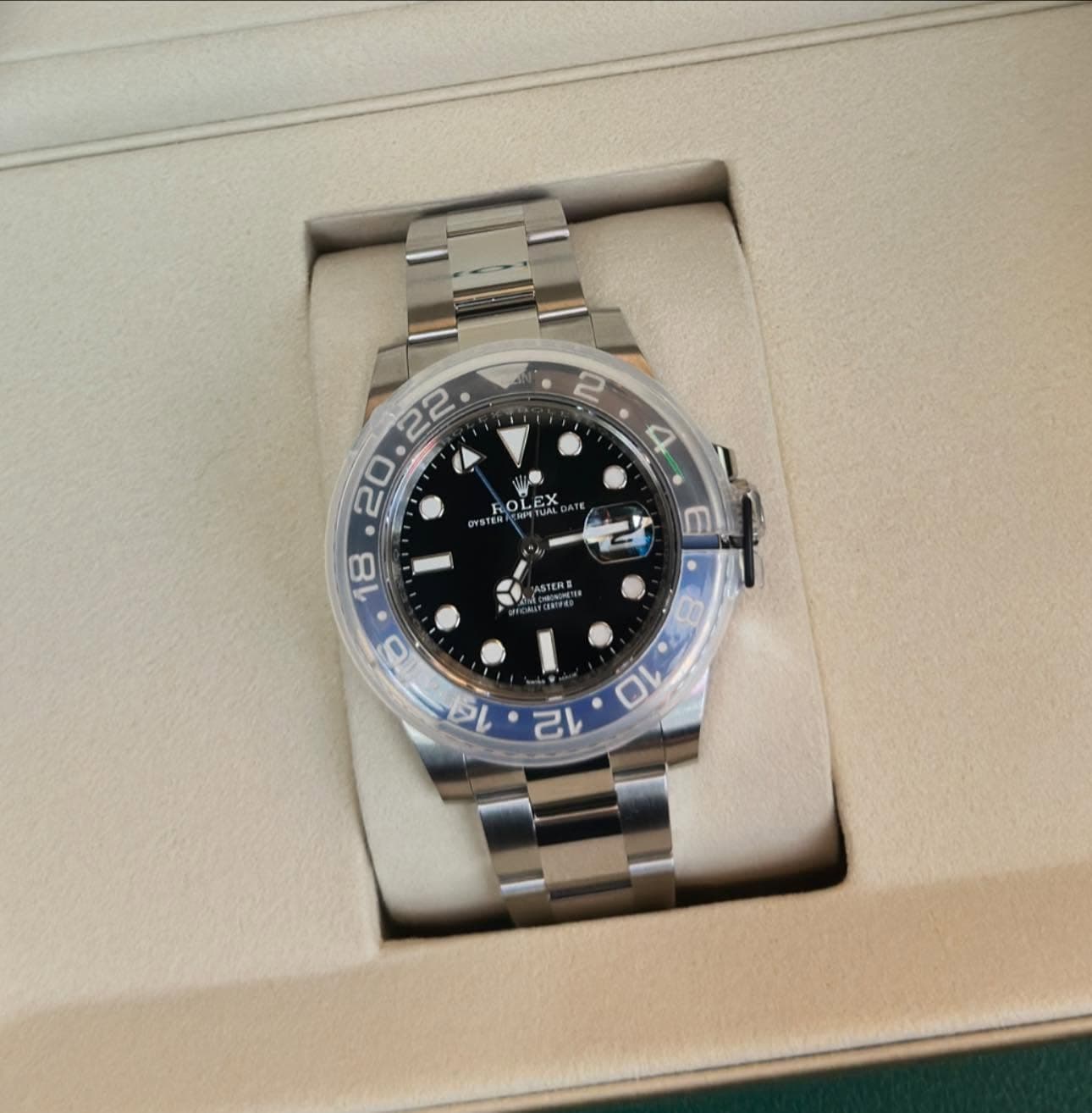 May be an image of wrist watch and text that says ' OLEX LEX א 18 ASTERS O 1 P 10 12'