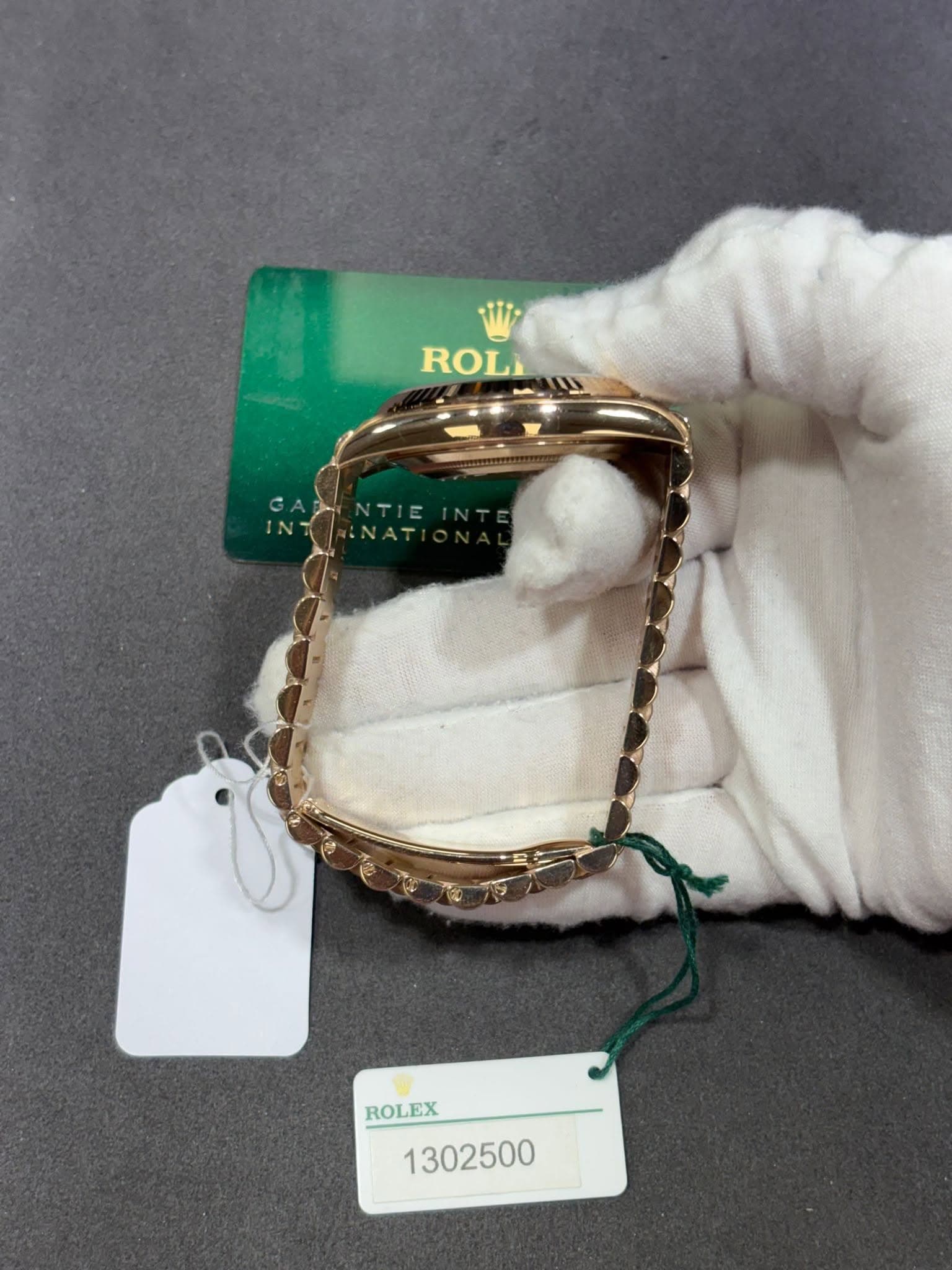 May be an image of jewelry and text that says 'W ROLI I ROLEX 1302500'