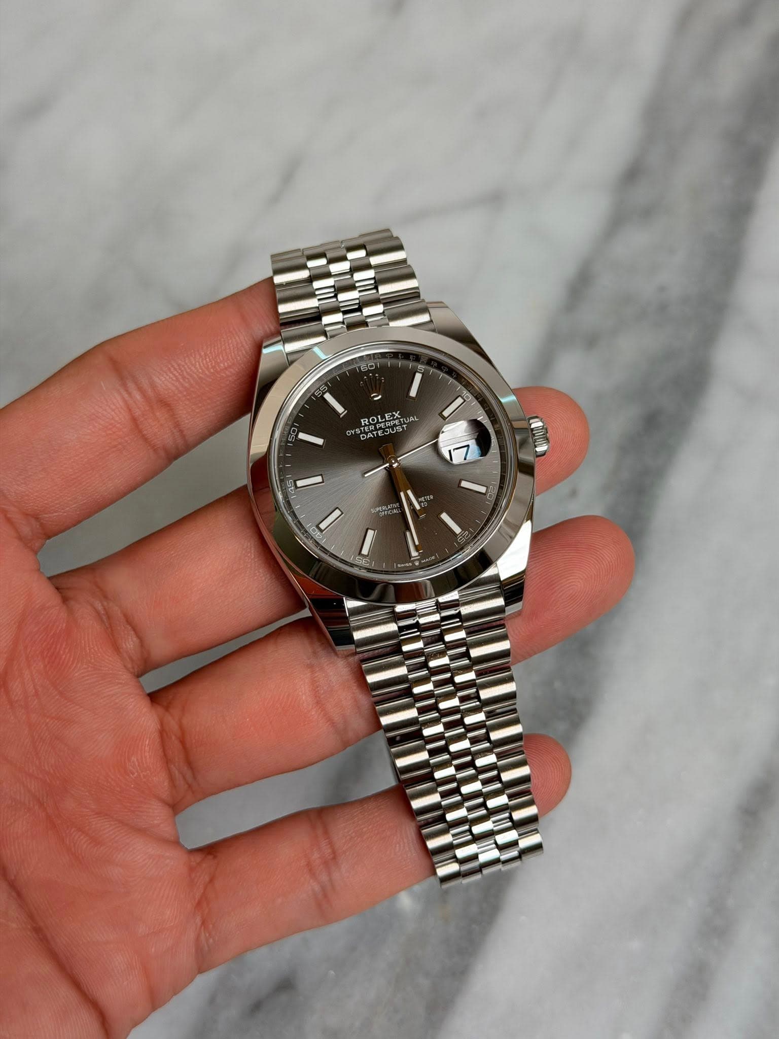 May be an image of wrist watch and text that says 'ROLET መወች DAT'