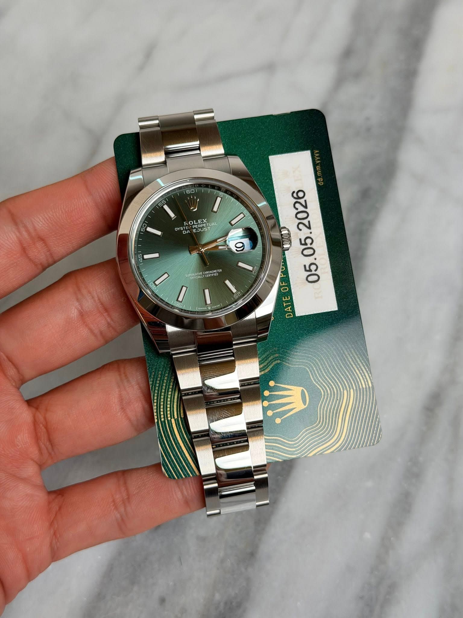 May be an image of wrist watch and text that says 'LEX TS 9 ١ ١ . OF 05 DATE R'