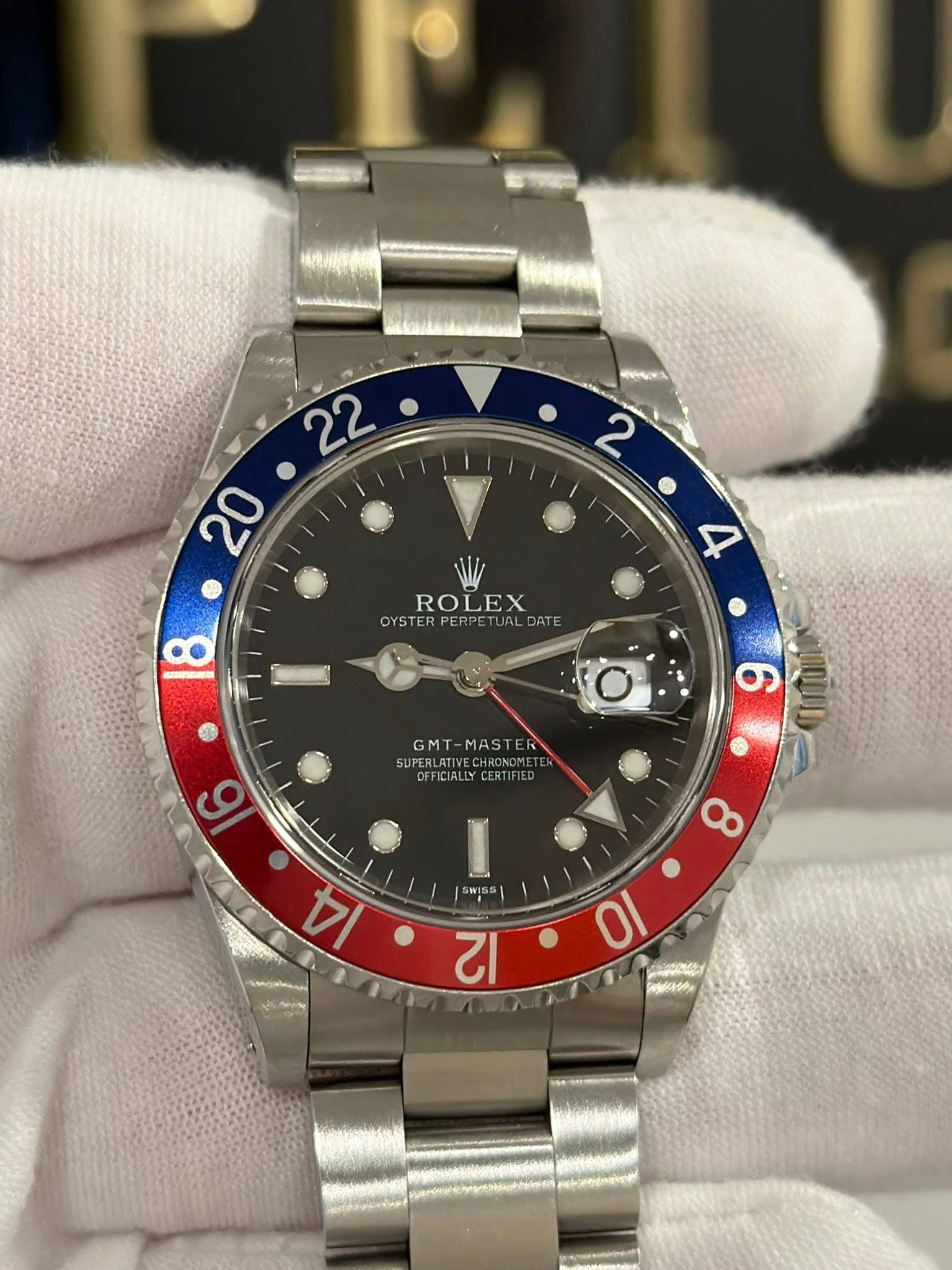 May be an image of wrist watch and text that says 'HONC ROLEX OYSTER OYSTERPERPETUALDAT PER 8 O GMT GMT-MASTE MASTE SUPER SUPERLATIVECI 6 6 6 kad ထ 14 O 12'