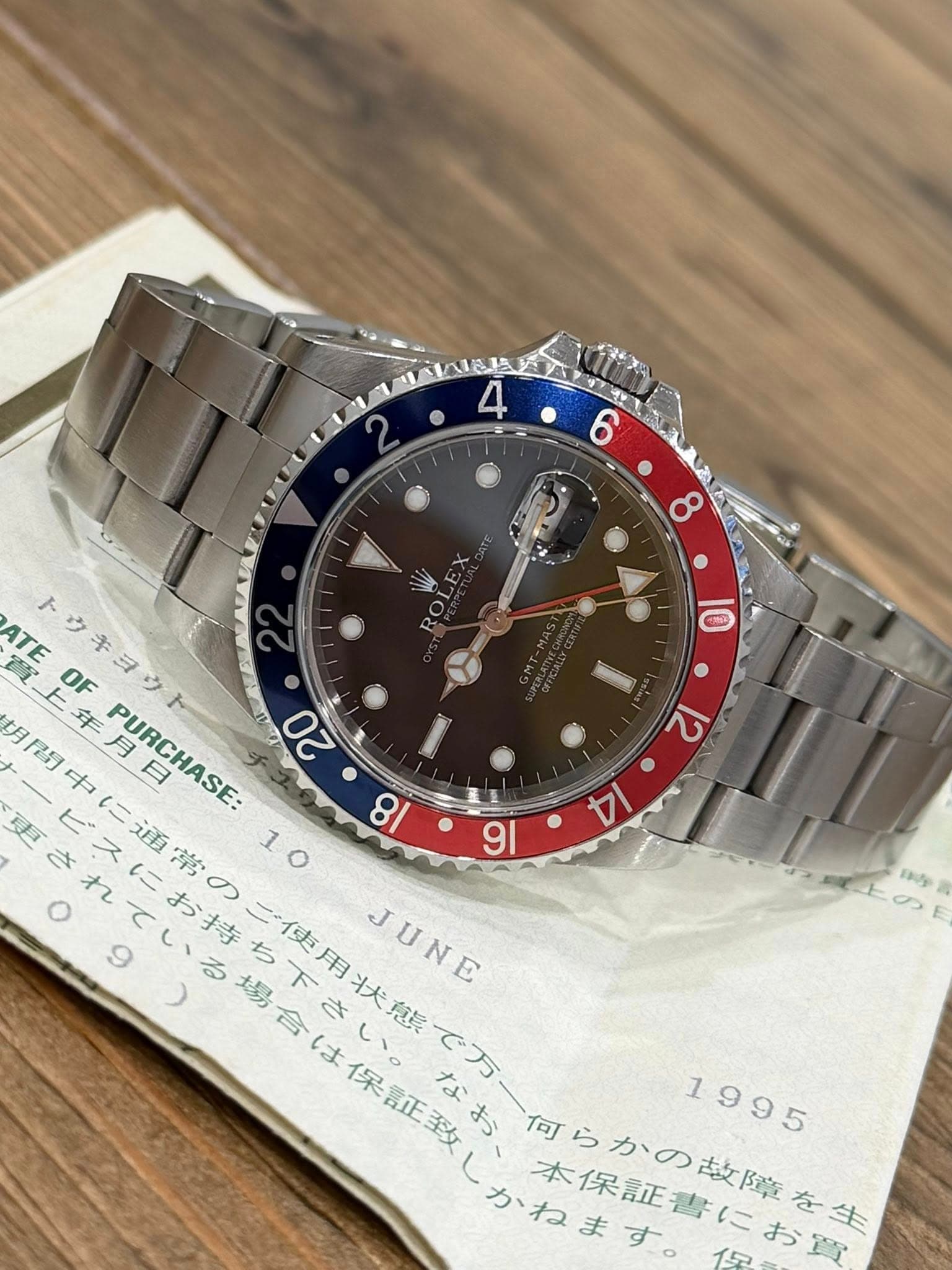 May be an image of wrist watch and text that says '4 2 8 10 टा 14 ATE トウキヨット ッ キ 上 年 = 月 PURCHASE OF 年月 y 限号 20 中 夏 更されている ービスにお持ち下 「本わている場合中日。 ビ 通 18 10 16 れ 9 お持 ち 用 JUNE の = さ…