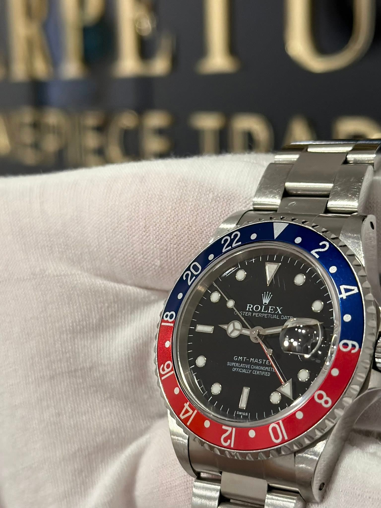 May be an image of wrist watch and text that says ' ROLEX TERPE ROLE 4 GMT- MAST '