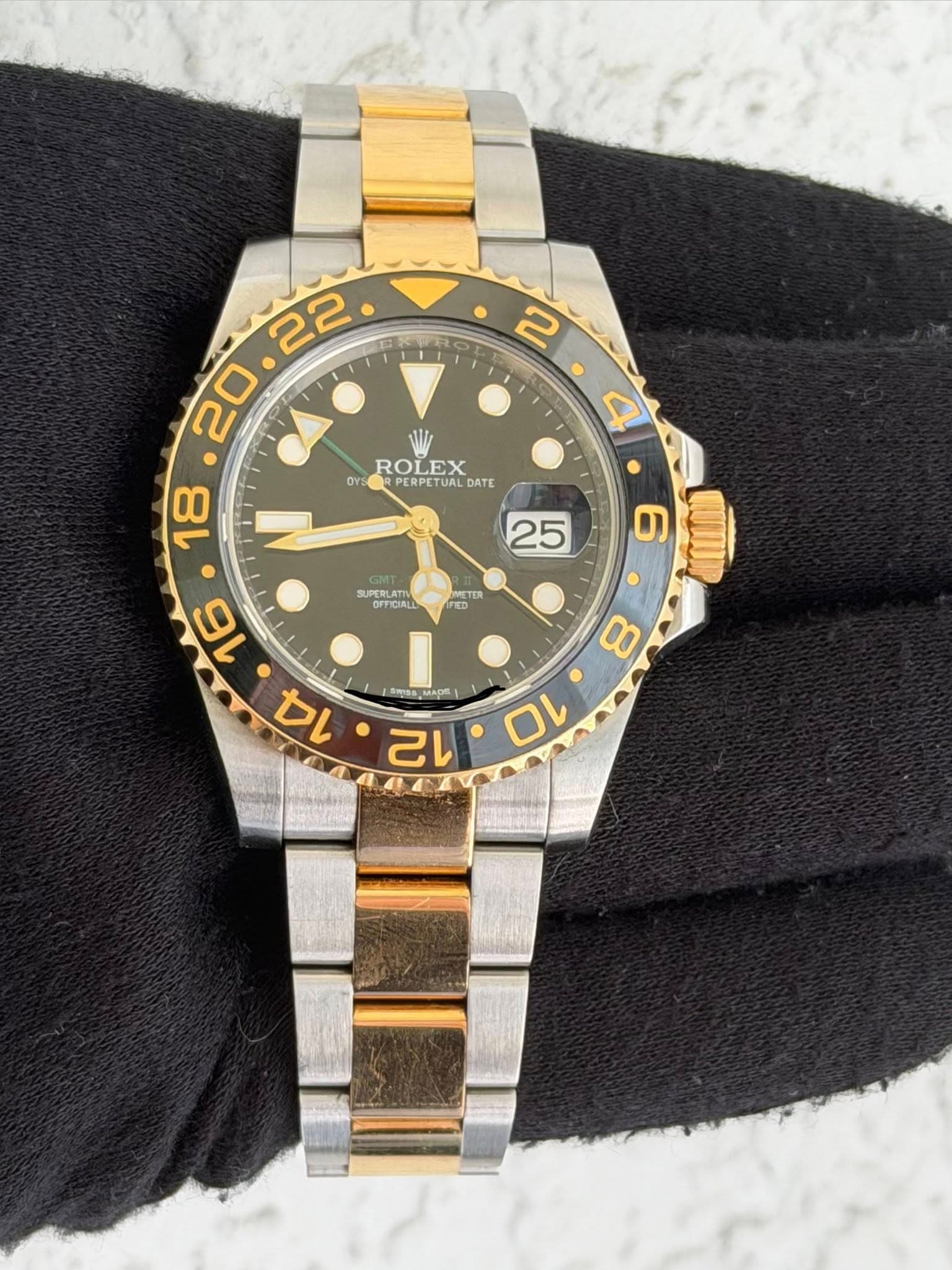 May be an image of wrist watch and text that says '22 20 2 ROLEX OYS PERPETUAL DATE 4 18 25 SUPERLATE OFFICIALL 6 FO WETER 16 14 E00MADE '