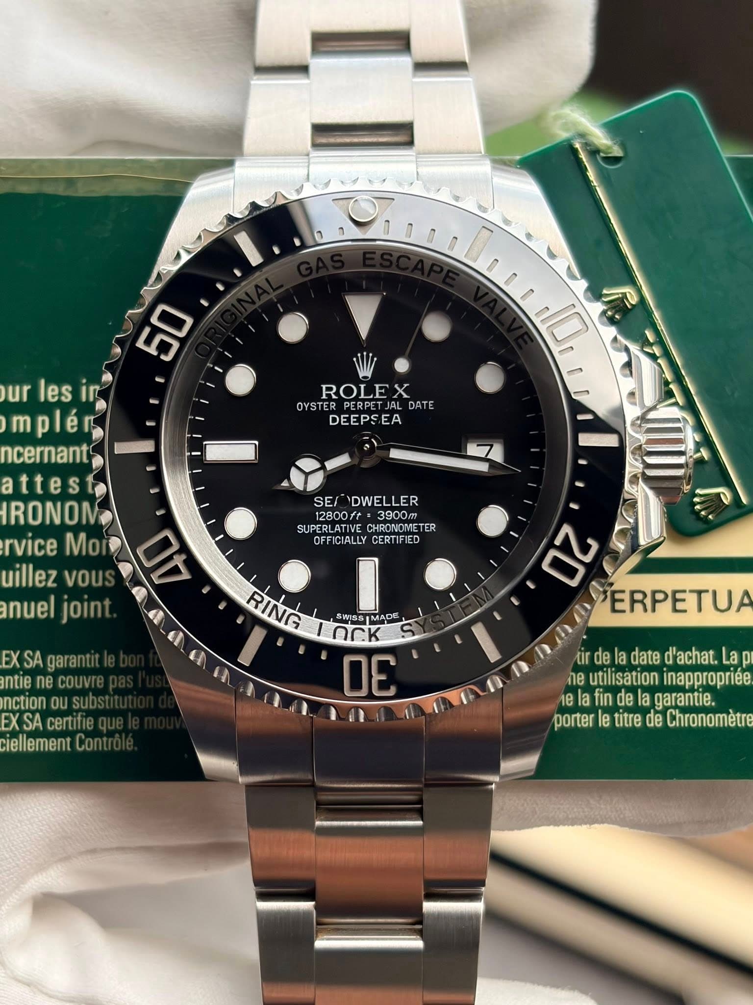 May be an image of wrist watch and text that says '10 『 ROLEX OYSTER DATE DEEPSEA 50 ur les in mplér ncernant ttes RONON rvice Mo uillez vou anuel nueljoint join SE/ DWELLER 2800ft…