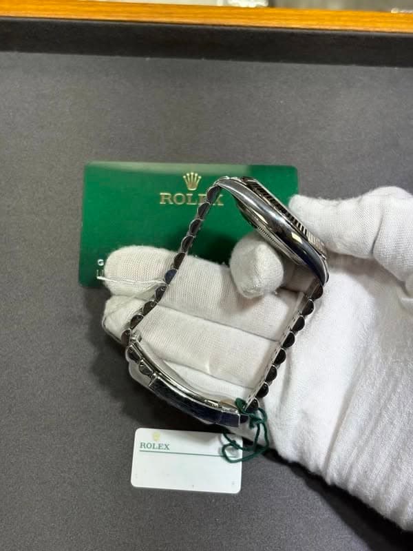May be an image of jewelry and text that says 'ROLEL ROLEX'