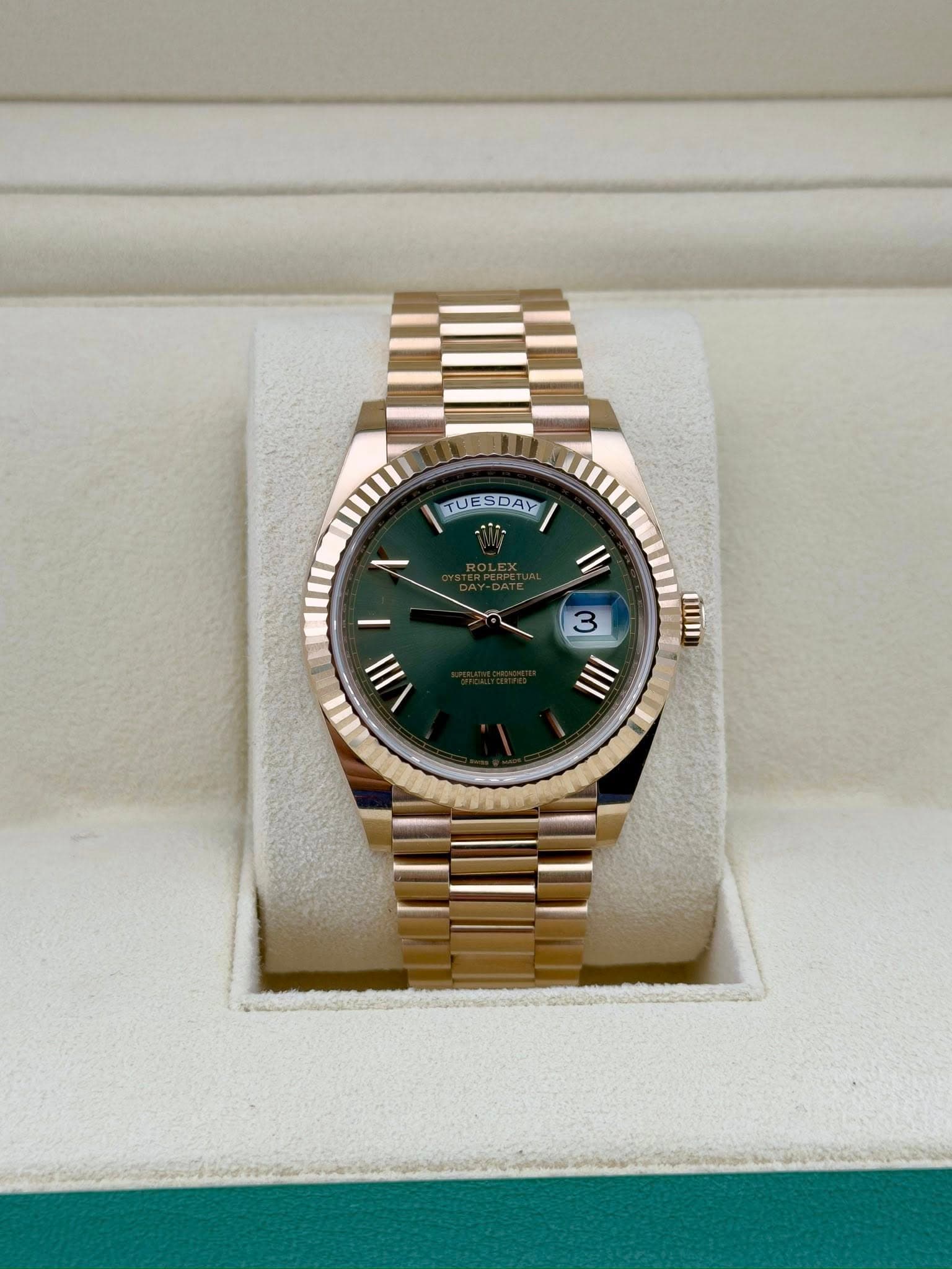 May be an image of wrist watch and text that says 'TUESDAY -6 3 I/|I اااا'