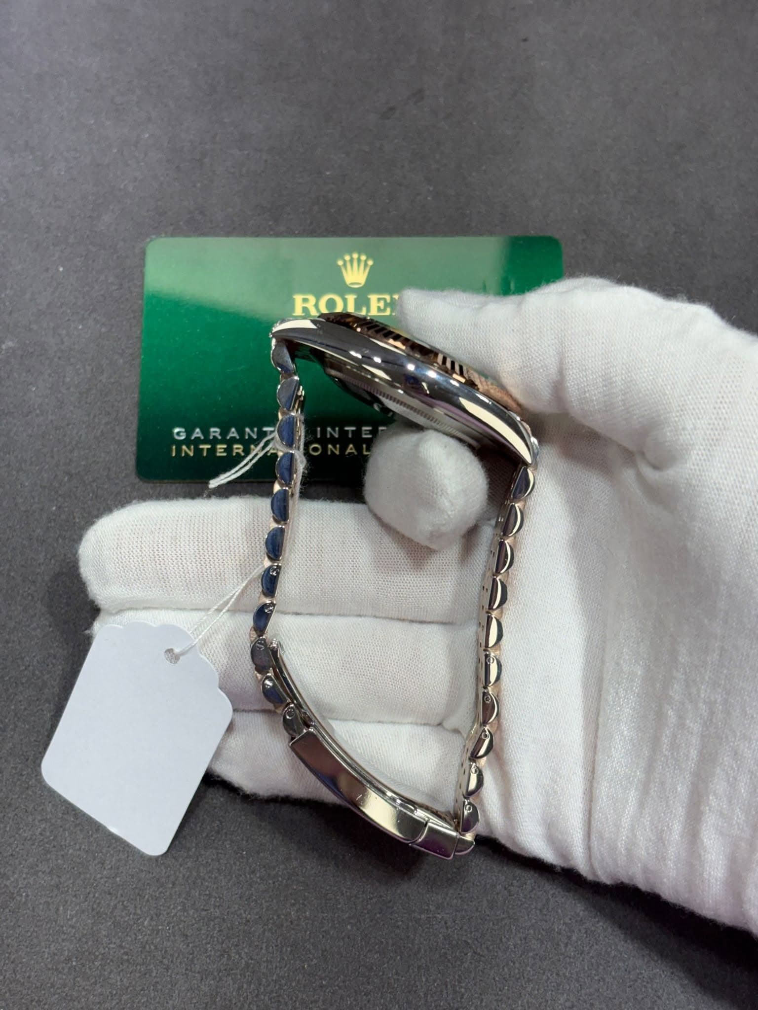 May be an image of jewelry and text that says 'ROLE INTER GARAN R INTER'