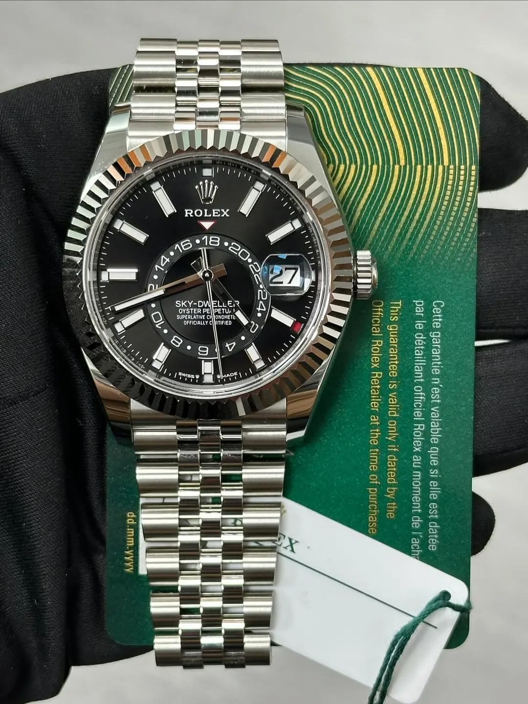May be an image of wrist watch and text that says '의지사 ' ROLEX •20. 27 SKY-DWELLER OYSTER OYSTERPEPETU PETU TFIED DINDMETE PAED OFFICIALLY 8 C V 9 時出 MADE แค Official This par…