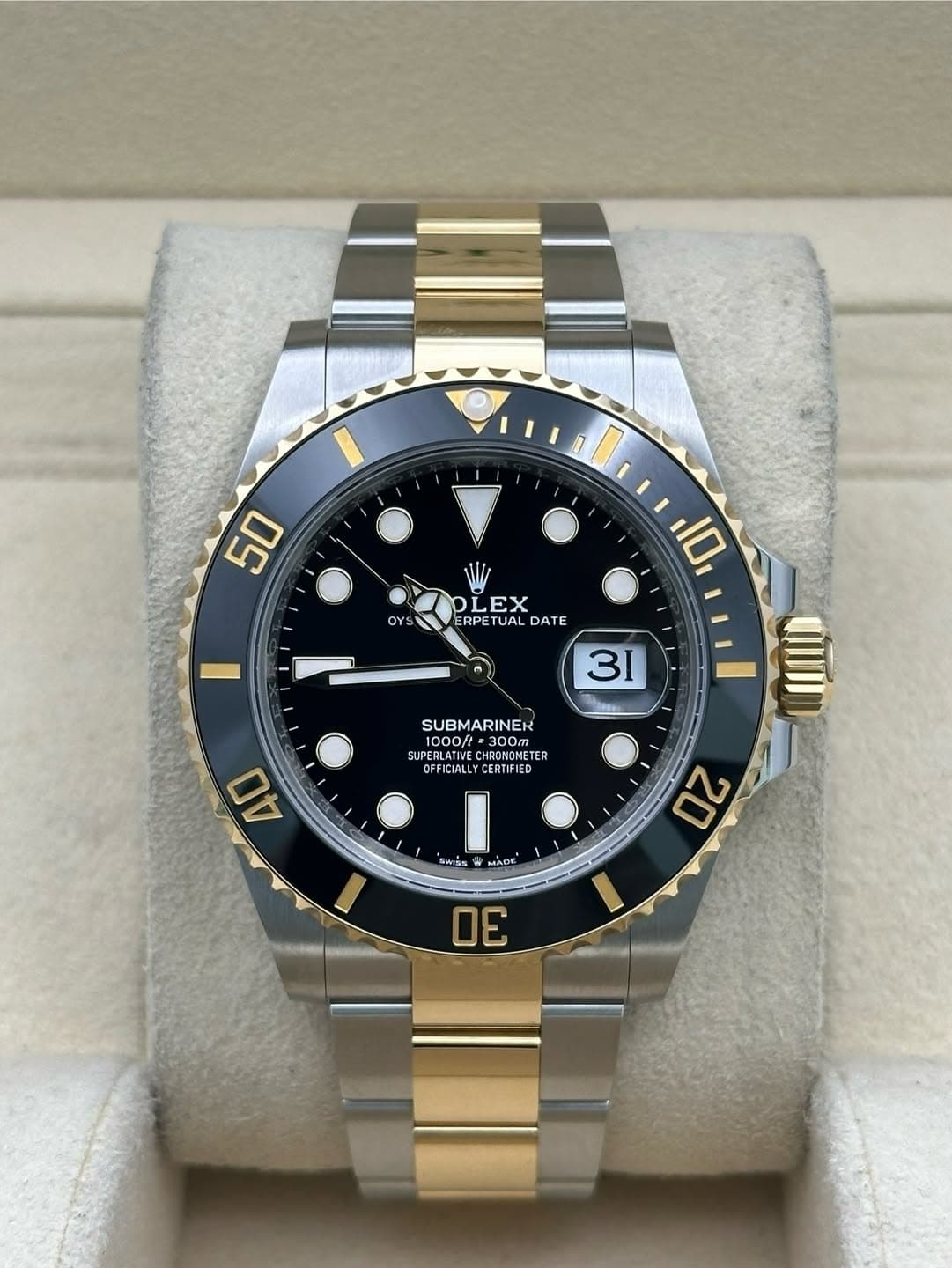 May be an image of wrist watch and text that says '50 OY LEX ERPETUAL ERPET TUAL DATE 10 UIII 31 م SUBMARINER 1000 DOMONE 1000ft 300m 300m CFFICIALLYCERTFIED TER SUPERLATVE…
