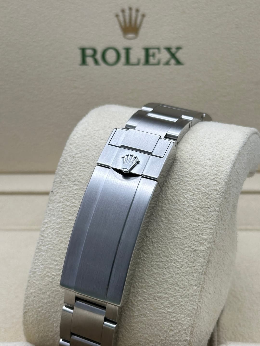 May be an image of wrist watch and text that says 'ROLEX'