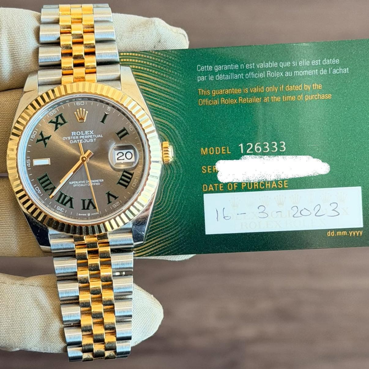 May be an image of wrist watch and text that says 'elle est datée Cette garantie 'est valable que si sieil moment de achat par détaillant officiel Rolex 5 60 S51 XI 50 ROLEX د…
