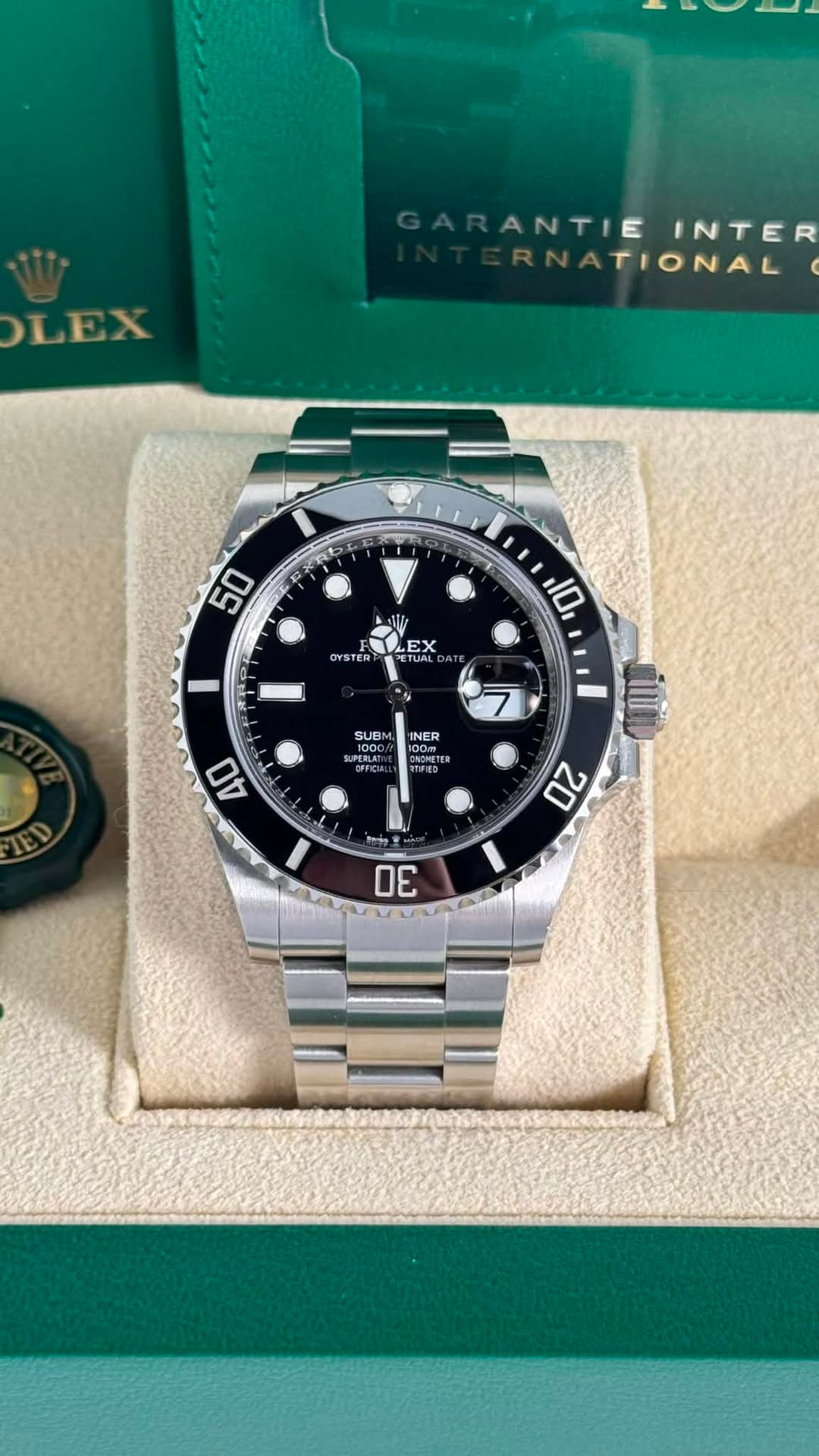 May be an image of wrist watch and text that says 'OLEX ANTIE INTER TIONAL 1 50 OYSTER LEX X TUAL 10 7 SUBM LPERLAT dO OFFICIA INER 100c ชนิด ชนด ONSHETER 日き NETE 40 20 ー 0% 30'