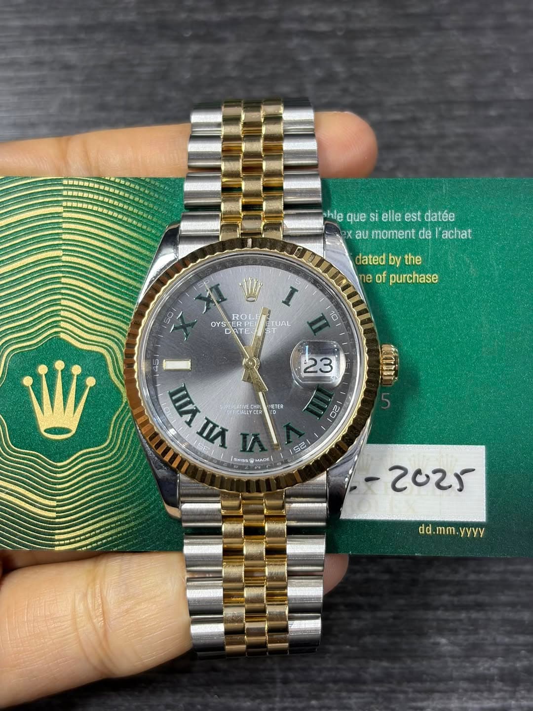 May be an image of wrist watch and text that says 'ahle que si elle est datéa au moment de achat dated by the ne of purchase 150 RO ROL OYS YSTER DATE FRF STE I UAL 10 23 METER…