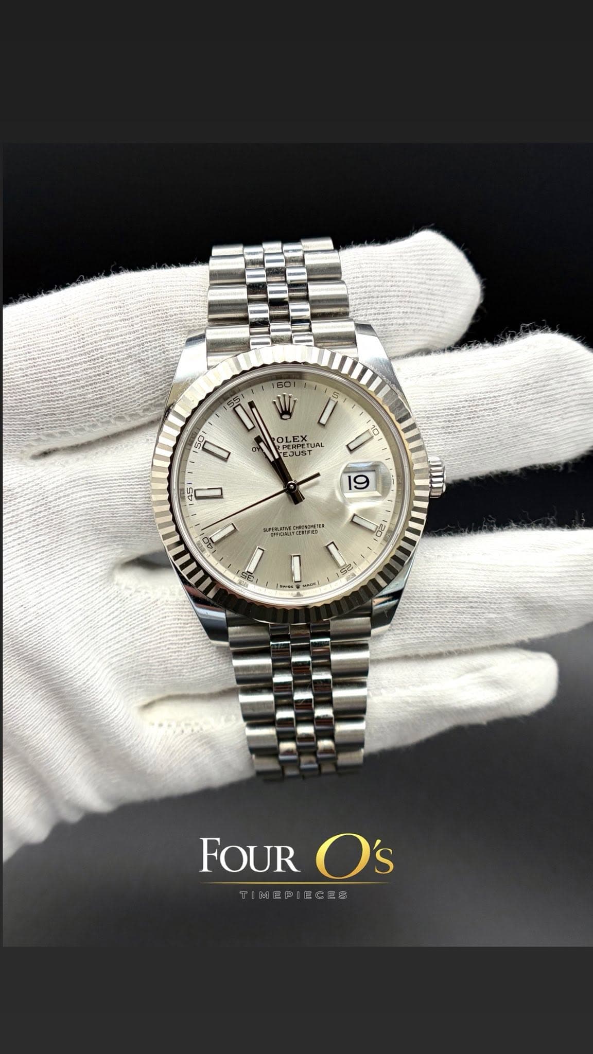 May be an image of wrist watch and text that says 'Tu W 50 O OL OLEX PERPET ERPETUAL PETUAL TUAL 130 E3 LJUS 45 45 19 Un T 20 FOUR FOURO's O's'