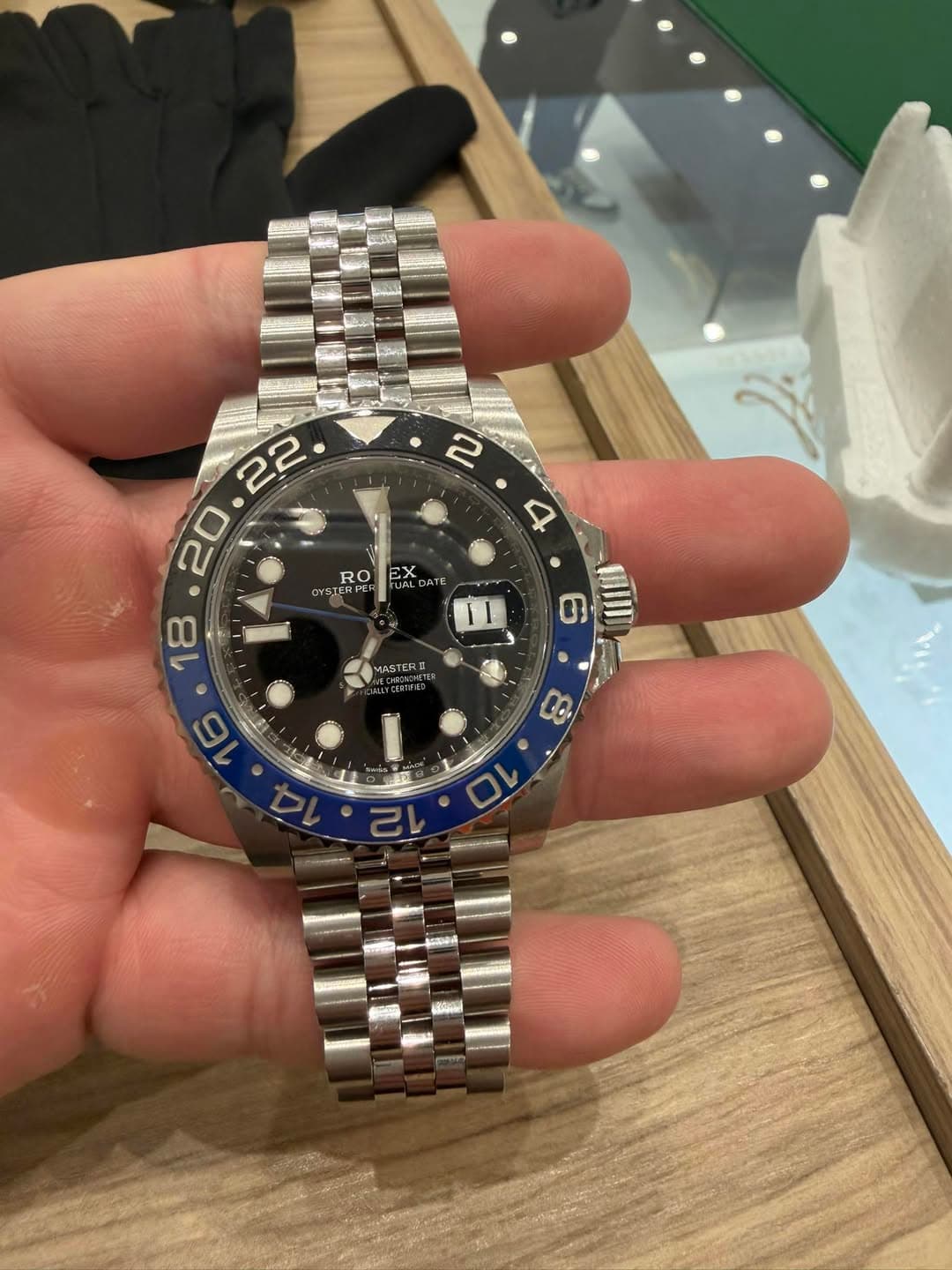 May be an image of wrist watch and text that says '비터회음 2 4 LAL GATE GAT RO DYS OYSTERPE MASTERI 10'