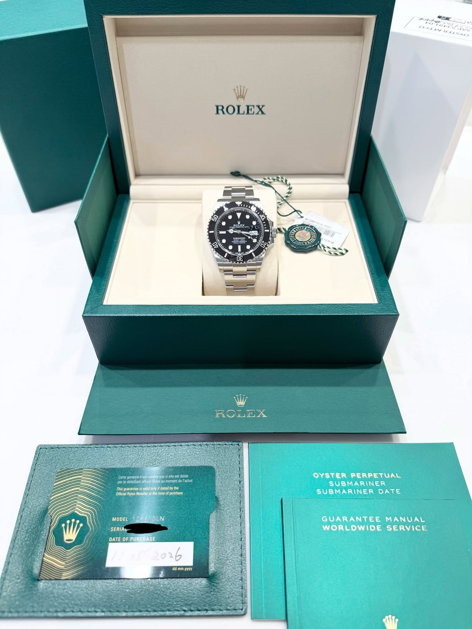 May be an image of wrist watch and text that says 'ROLEX 商i لل ROLEX ားော wedar A MOPEK 1244GOLN SERIAN Wi OYSTER OYSTERPERPETUAL PERPETUAL SUBMARINER SUBMARINER DATE DATE…