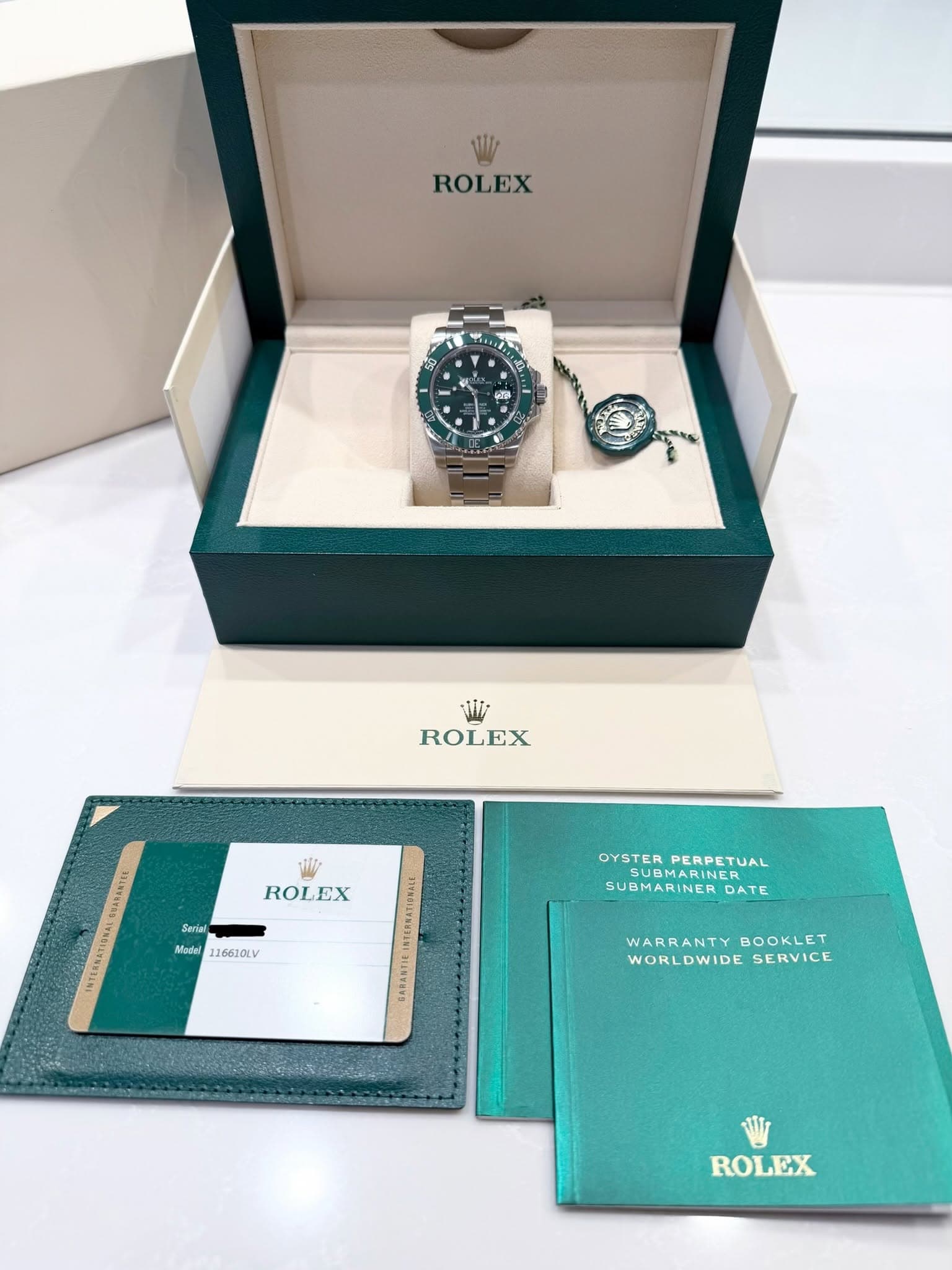 May be an image of wrist watch and text that says 'ROLEX 1 1 40 មុរ WW ROLEX SANINTEE Vie ROLEX ΕX ROL ริตย์ส! arial Model 11661OLV OYSTERPERPETUAL SUBMARINER DYSTER PERPETUAL…