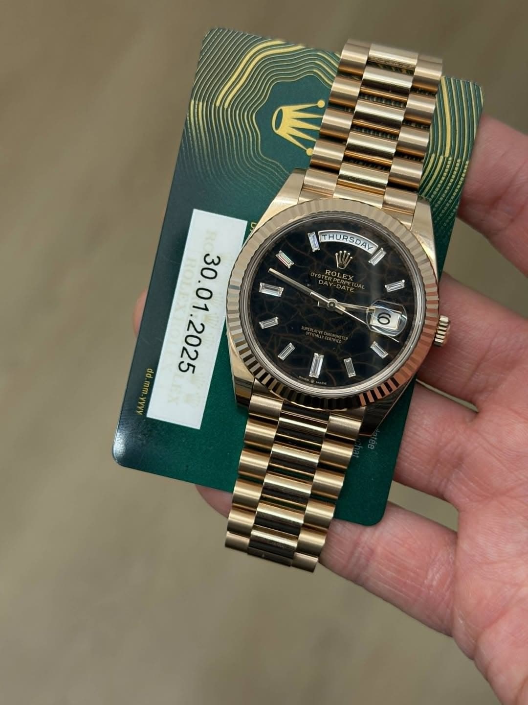 May be an image of wrist watch and text that says '地 THURSDAY THURSDAY ETERO ROLEX جي Vesaat Op 2025 mm m ه E I )'