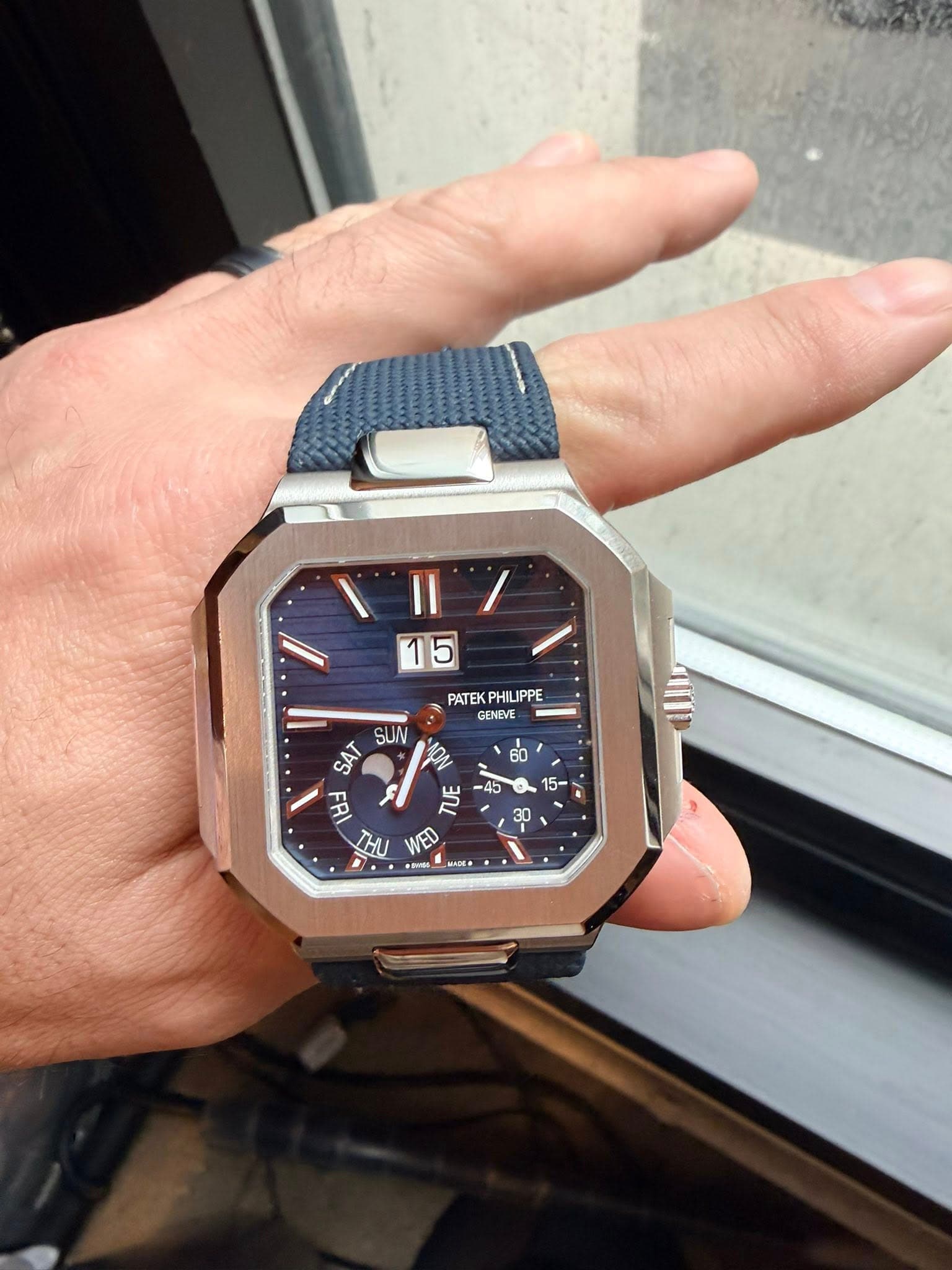 May be an image of digital watch and text that says '15 PATEKPHILIPPE PATEK PHILIPPE GENEVE 60 40 본 뻥 15- SAT SUN 비 Συ - MADE WEU 30'